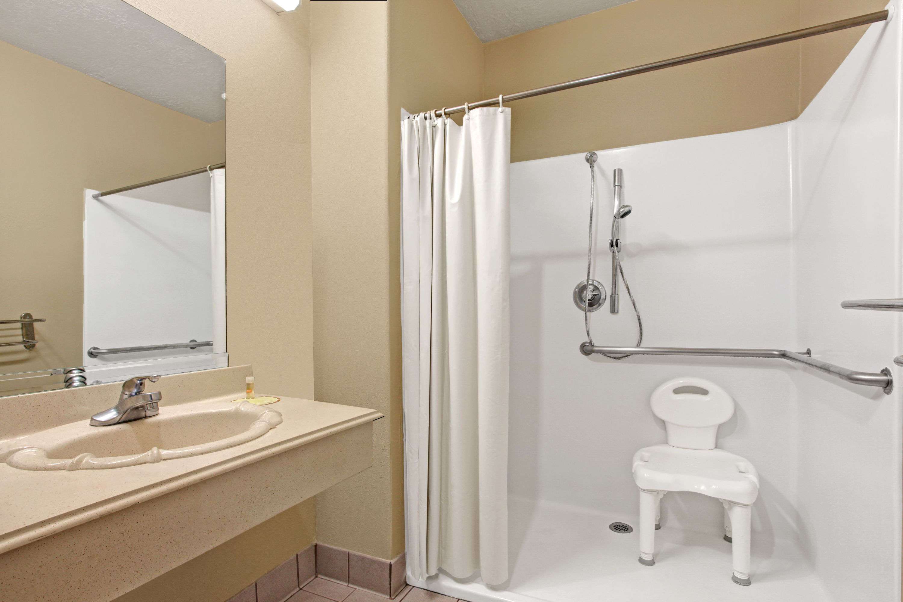 Days Inn & Suites by Wyndham Houston North/FM 1960