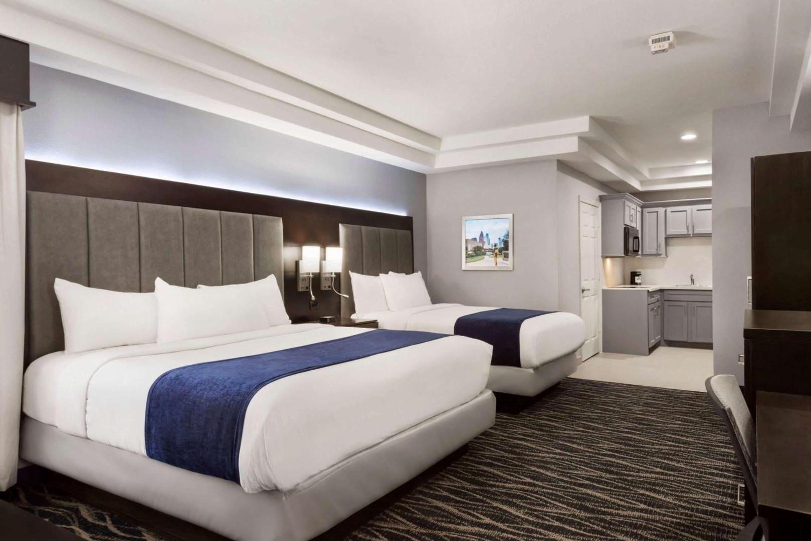 Days Inn & Suites by Wyndham Houston Hobby Airport