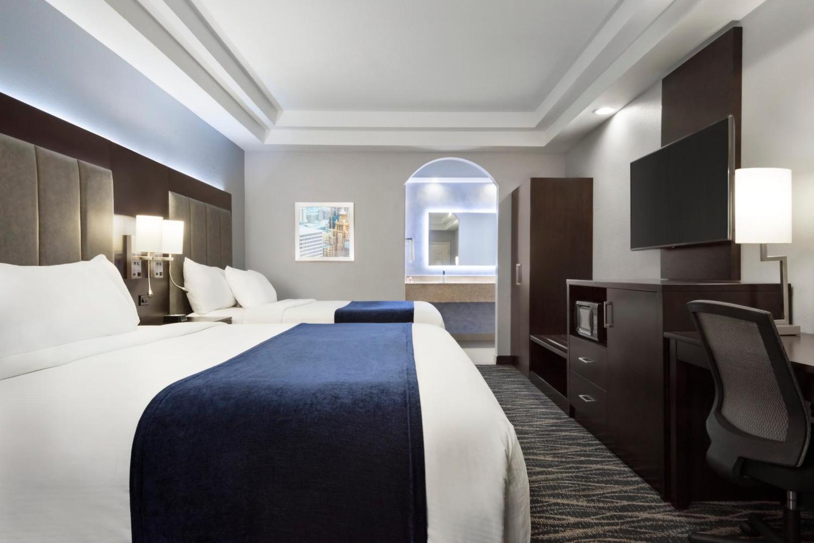 Days Inn & Suites by Wyndham Houston Hobby Airport