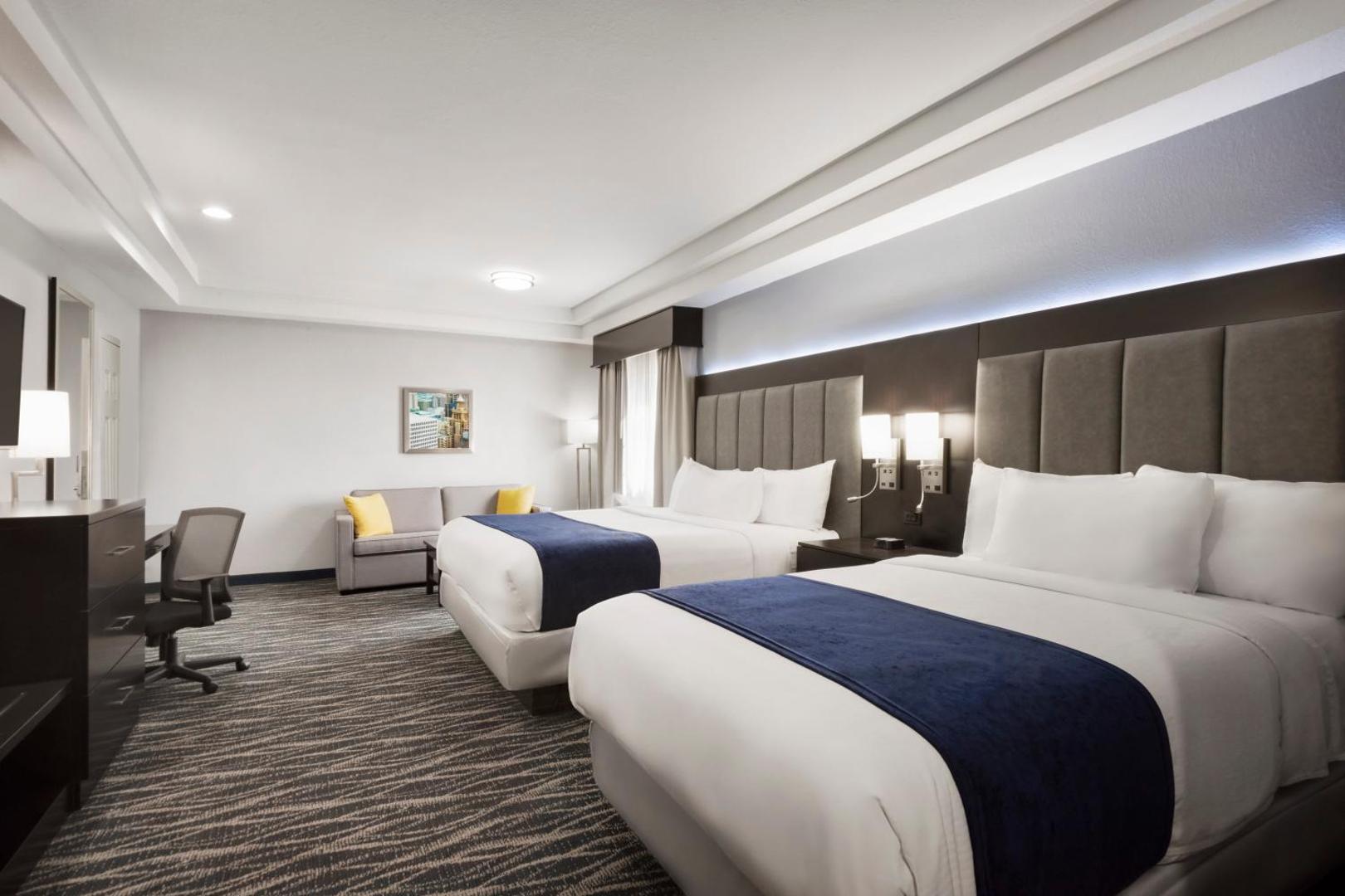 Days Inn & Suites by Wyndham Houston Hobby Airport