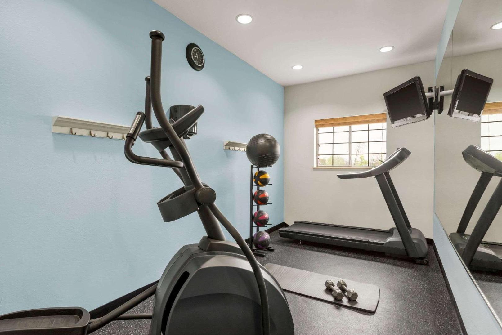 Days Inn & Suites by Wyndham Houston Hobby Airport