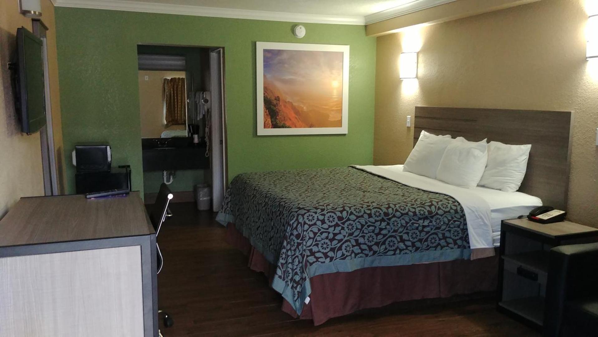 Days Inn by Wyndham Houston East