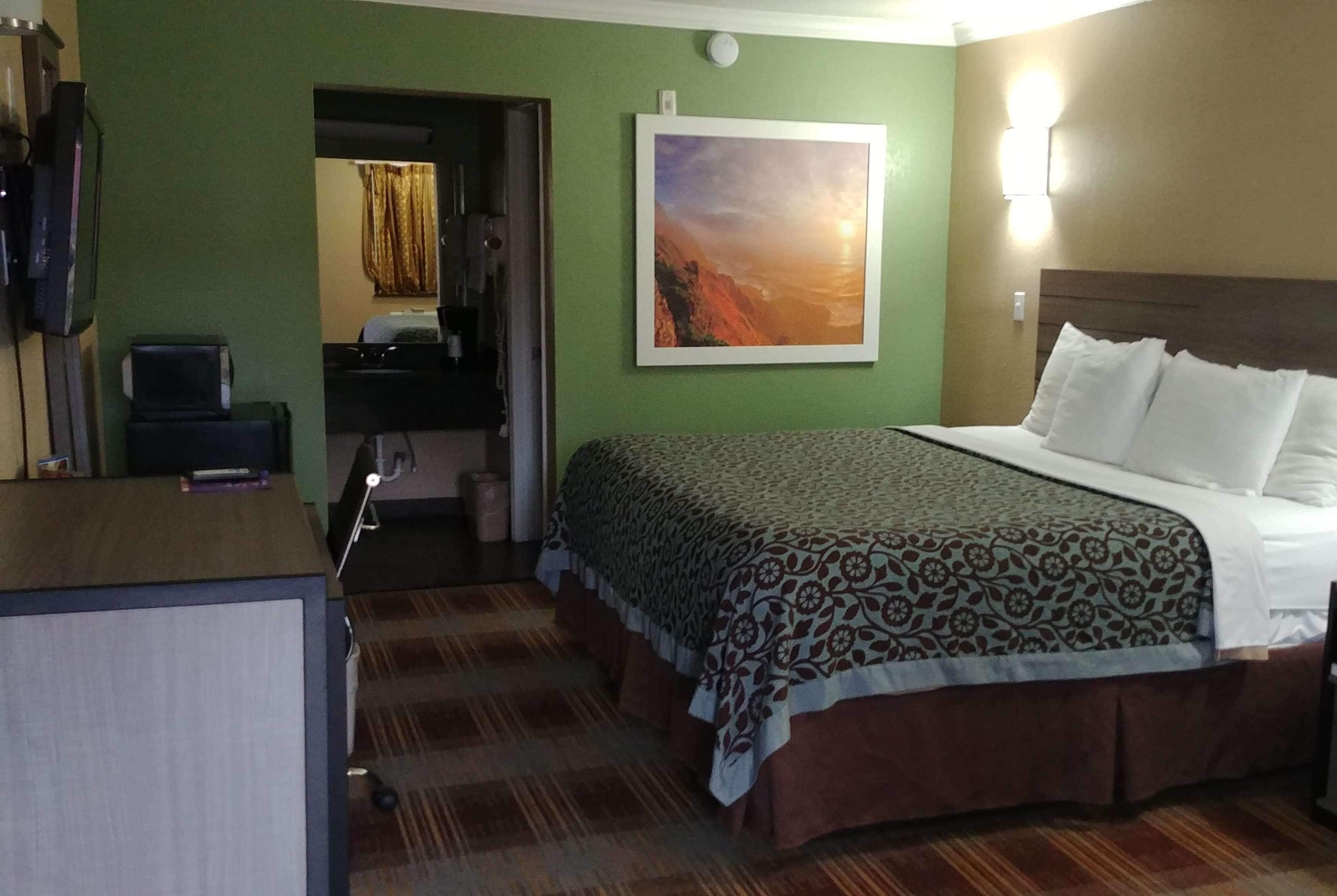 Days Inn by Wyndham Houston East