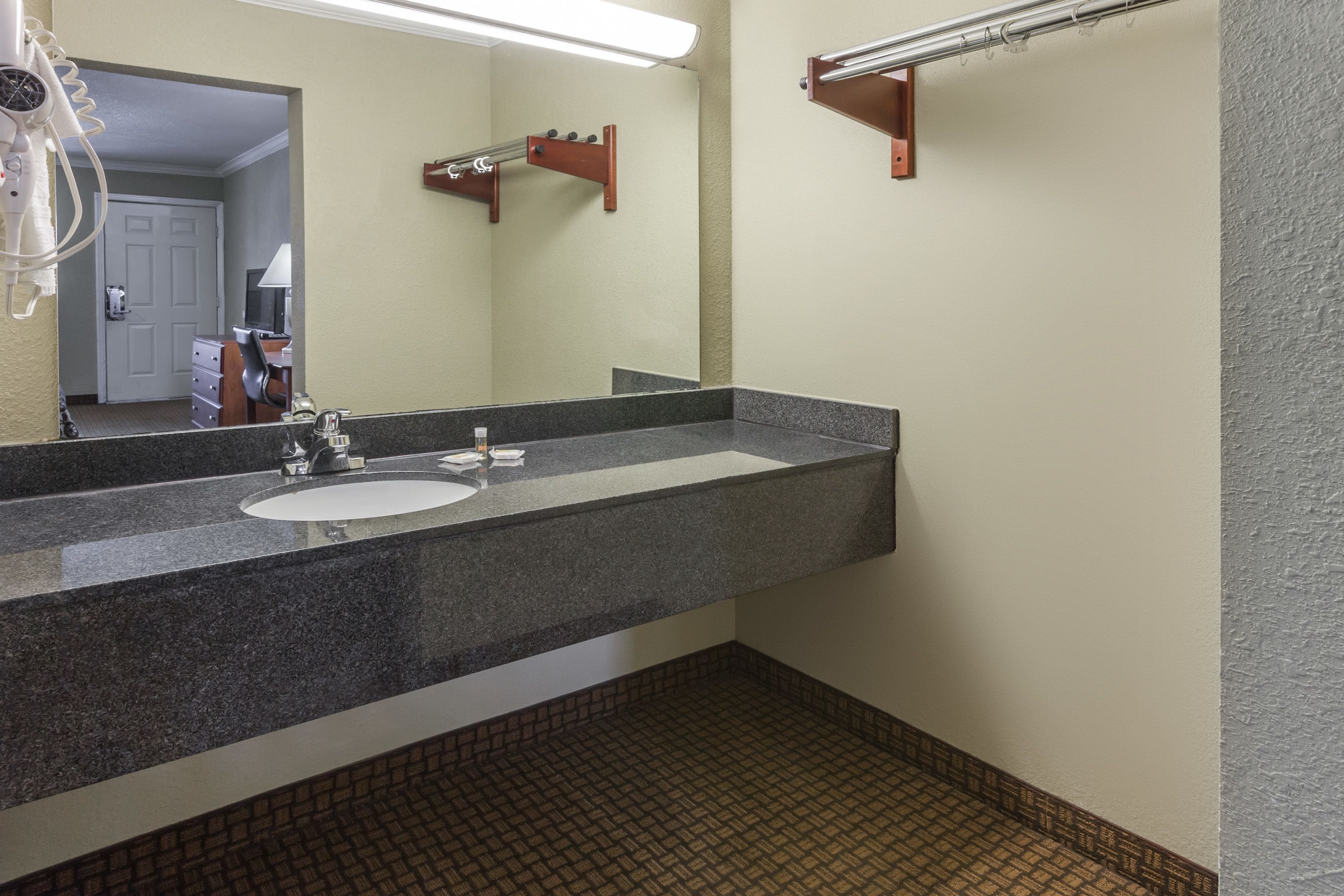 Days Inn by Wyndham Houston East
