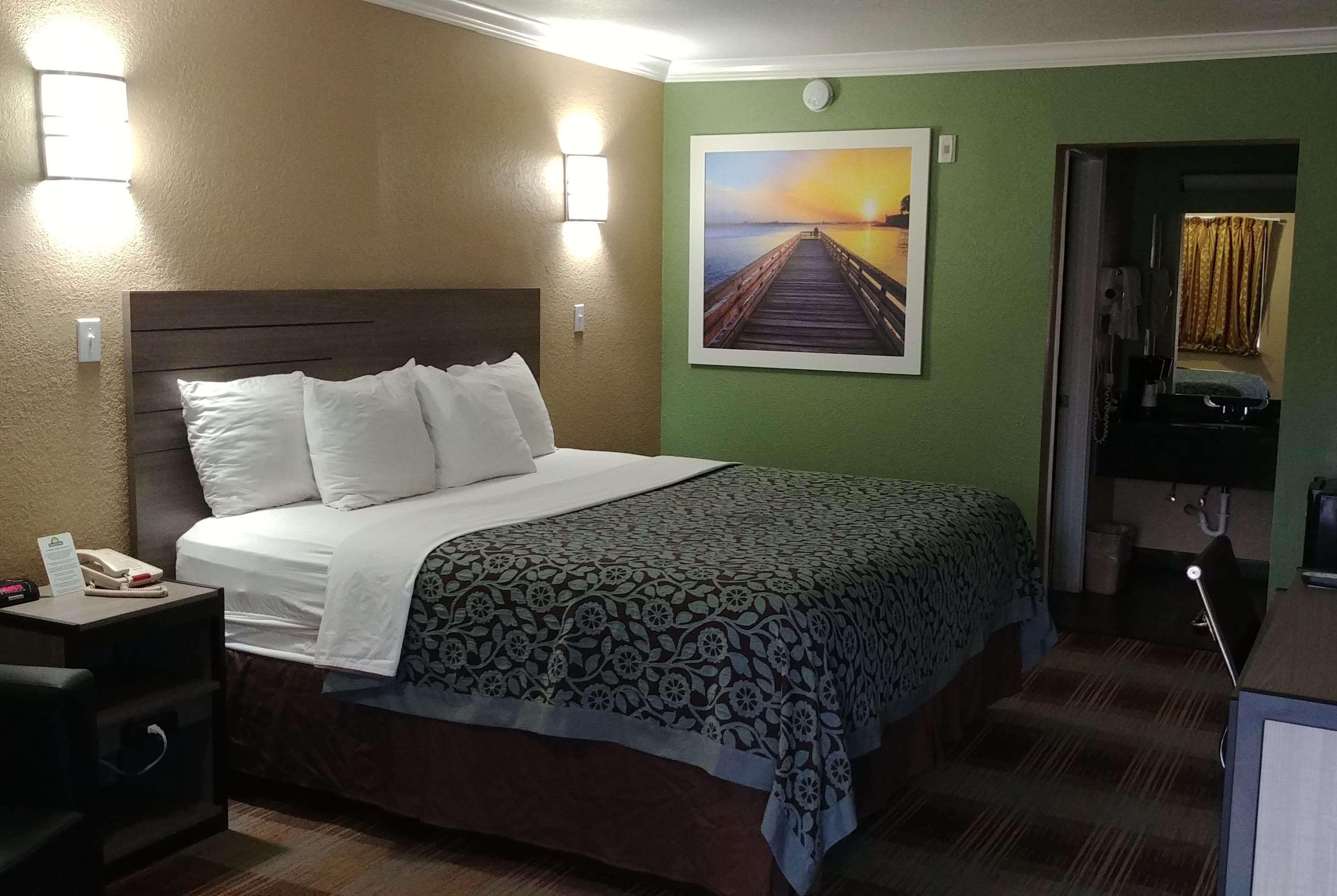 Days Inn by Wyndham Houston East