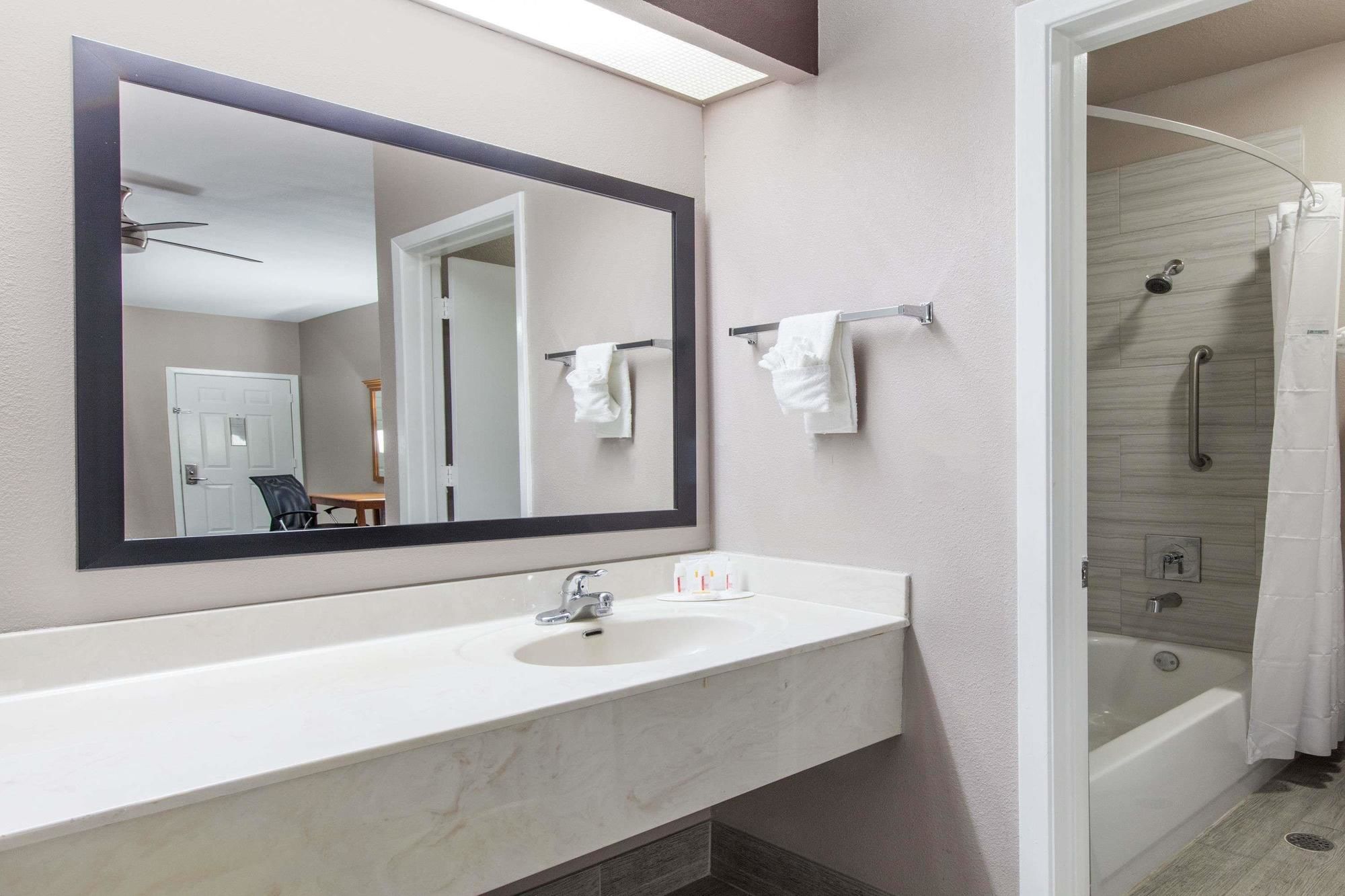 Grand Villa Inn Galleria