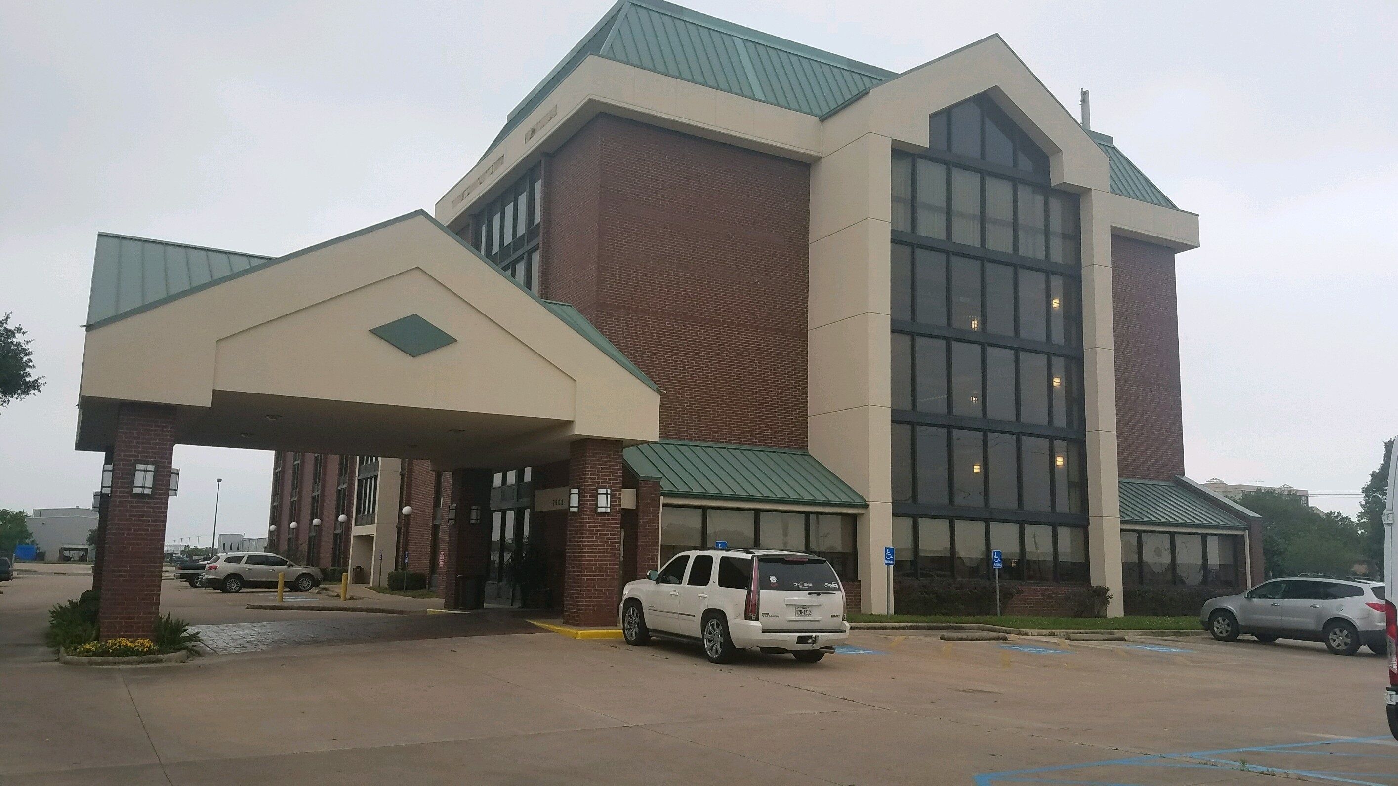 Sonesta Essential Houston Hobby Airport