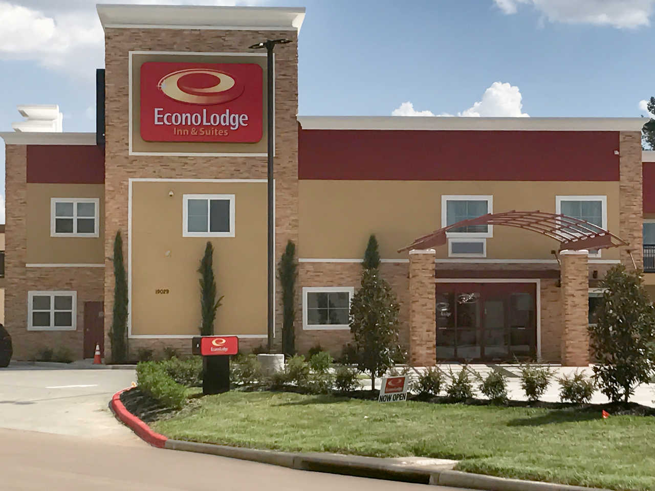 Econo Lodge Inn & Suites