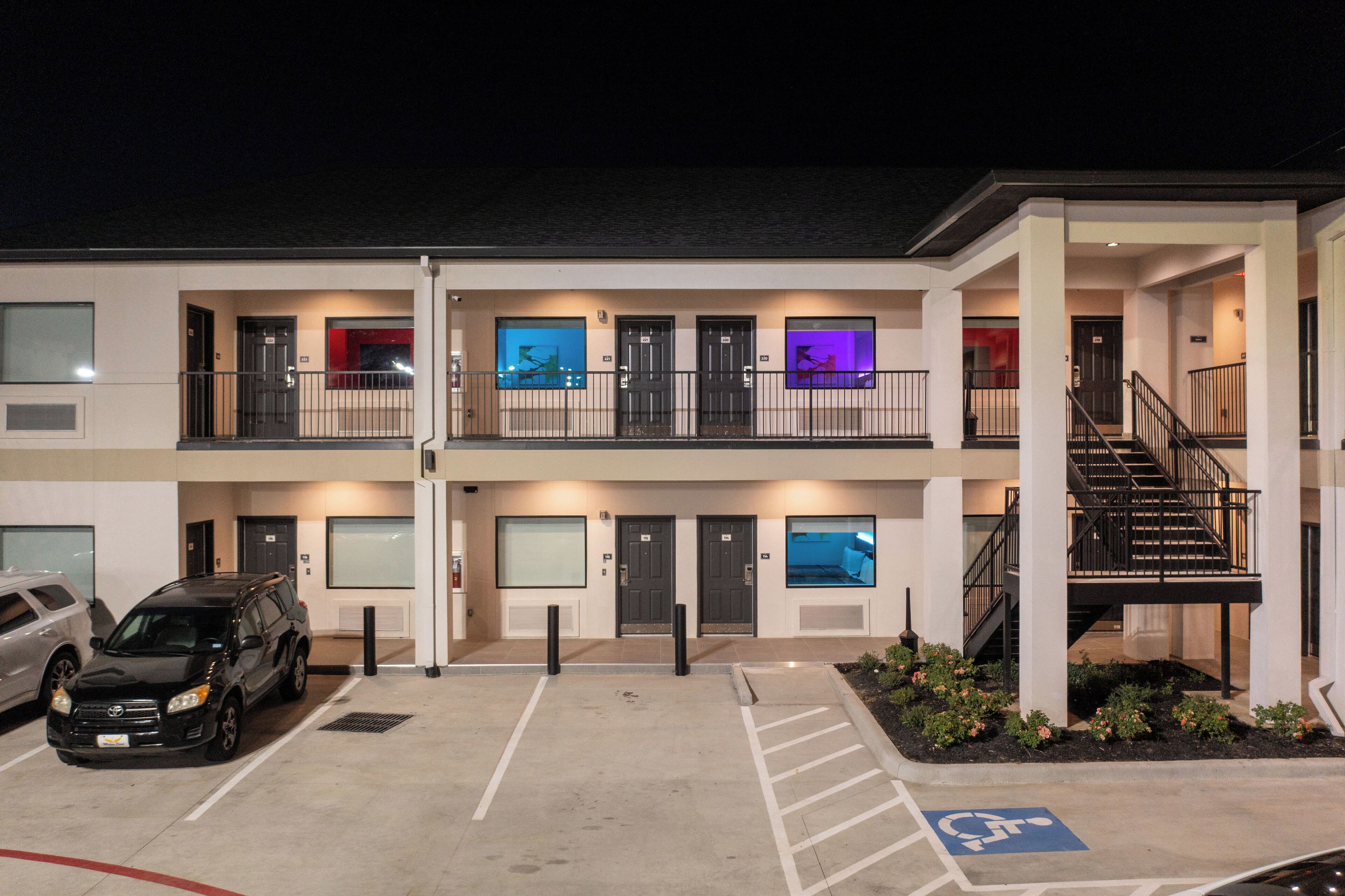 Express Inn & Suites