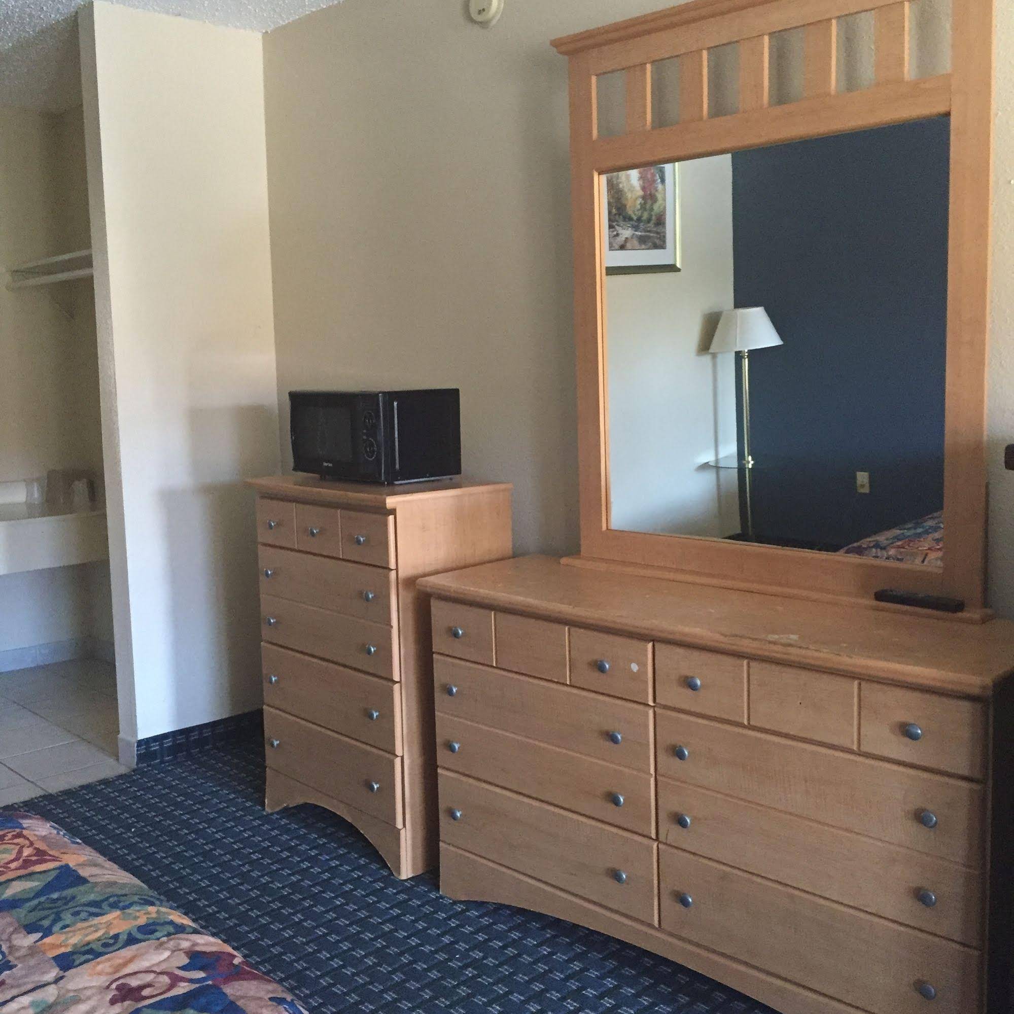 Guest Inn & Suites