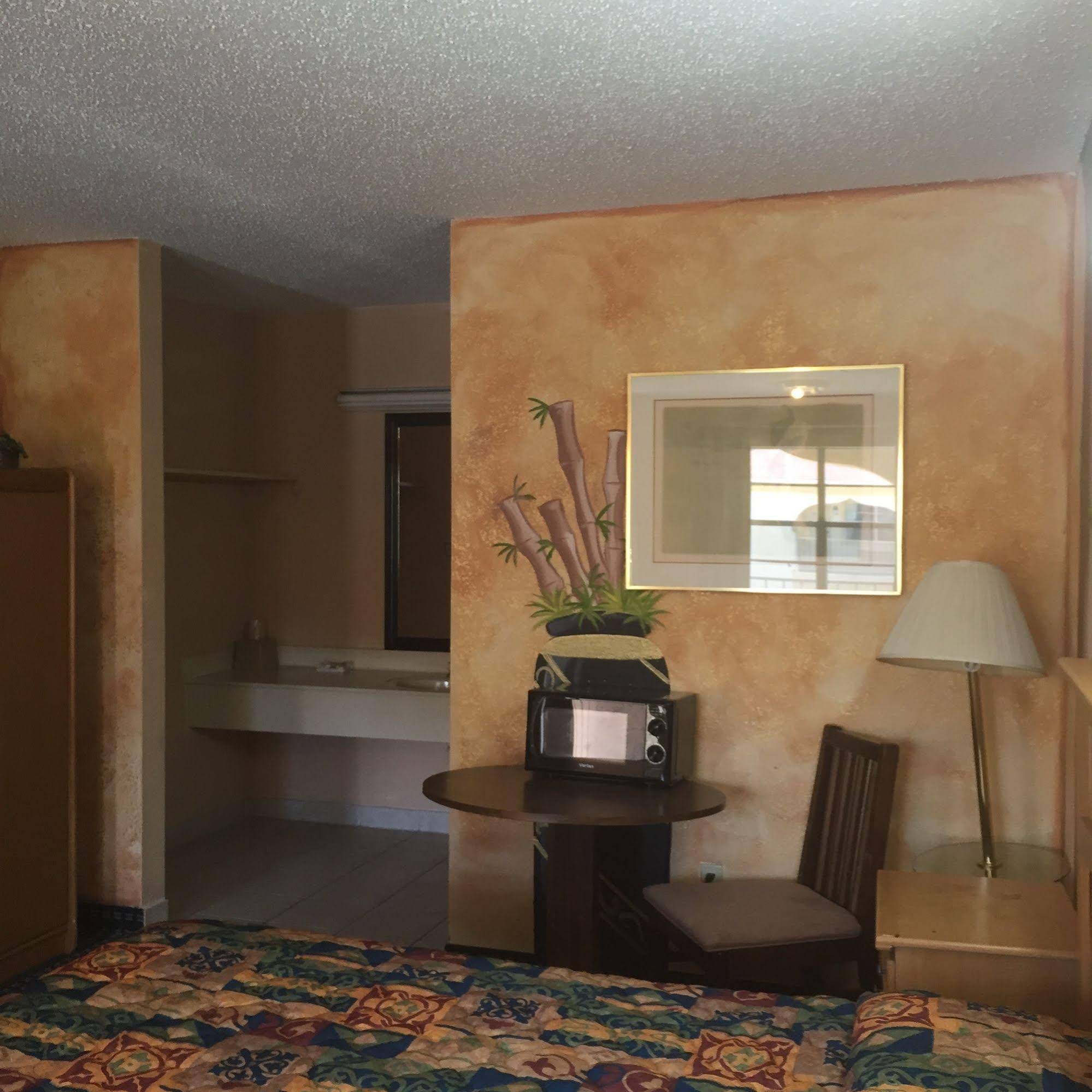 Guest Inn & Suites