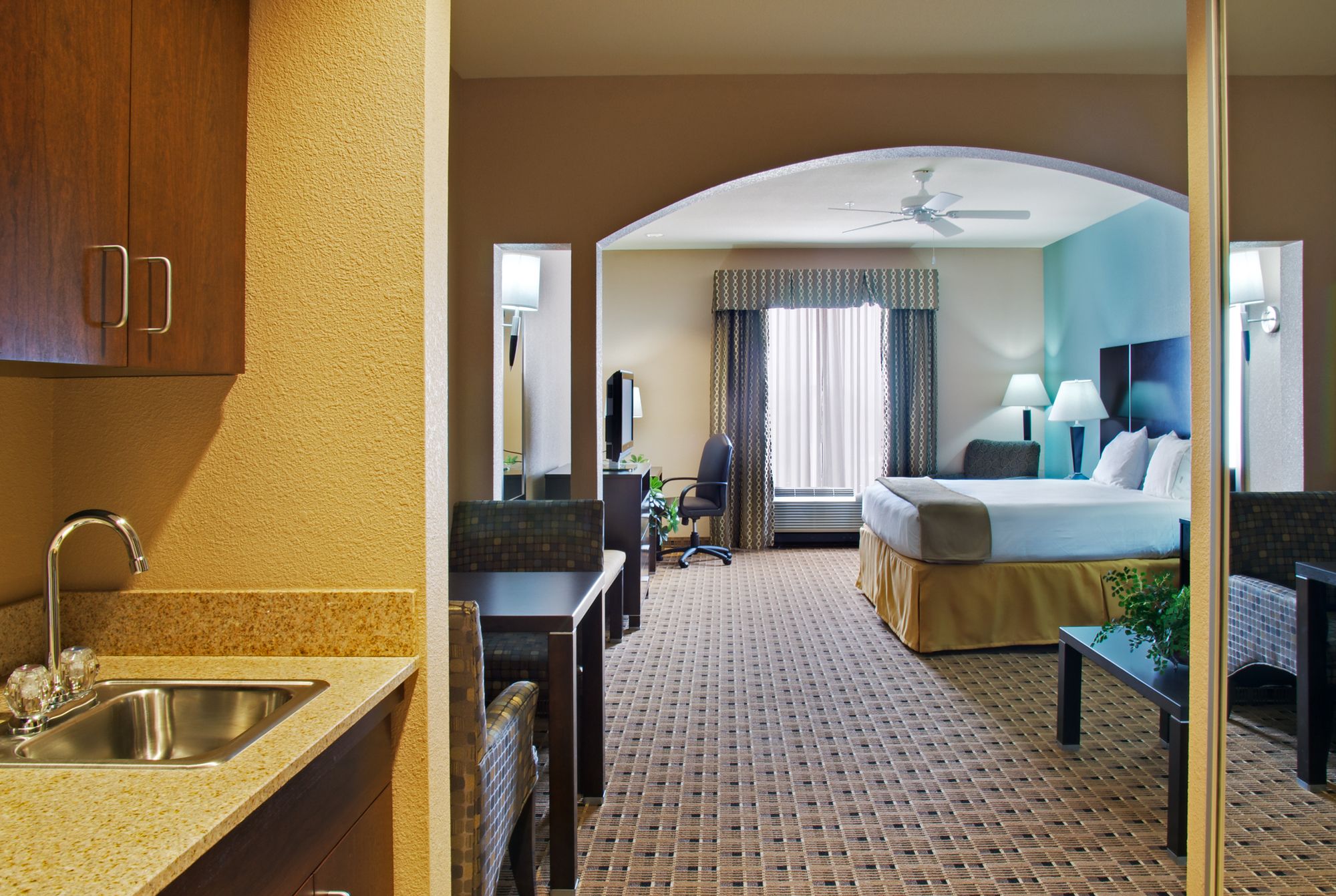 Holiday Inn Express & Suites Houston Energy Corridor - W Oaks