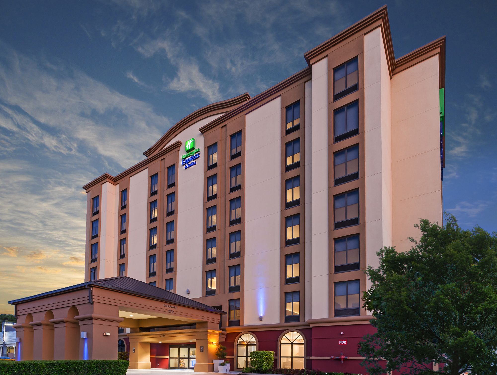 Holiday Inn Express & Suites Houston - Memorial Park Area