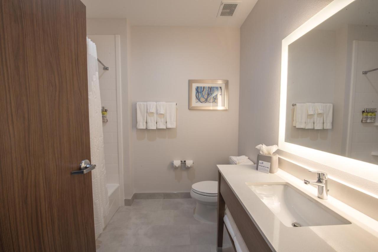 Holiday Inn Express & Suites Houston Westchase - Westheimer