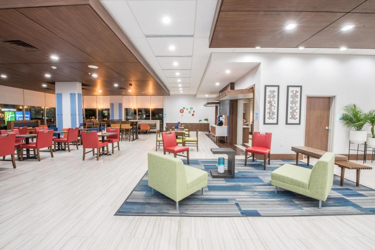 Holiday Inn Express & Suites Houston Westchase - Westheimer