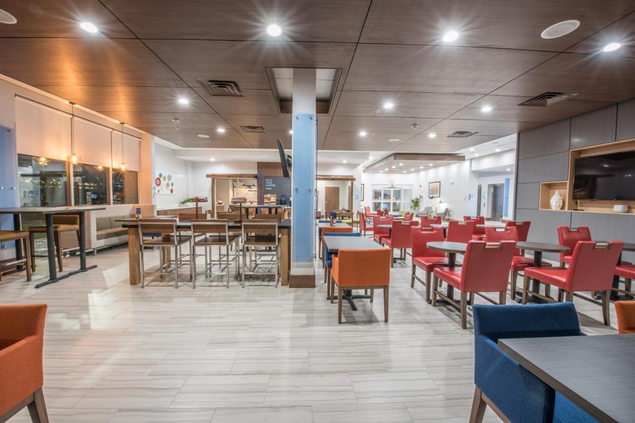 Holiday Inn Express & Suites Houston Westchase - Westheimer