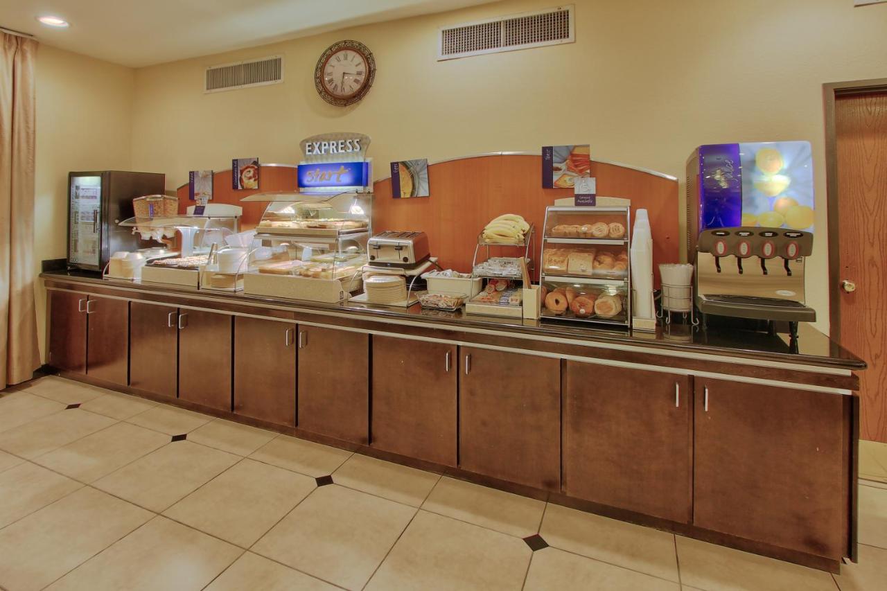 Holiday Inn Express Hotel & Suites Houston-Downtown Convention Center