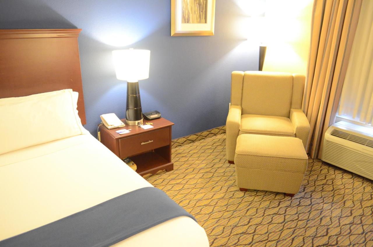 Holiday Inn Express Hotel & Suites Houston-Downtown Convention Center