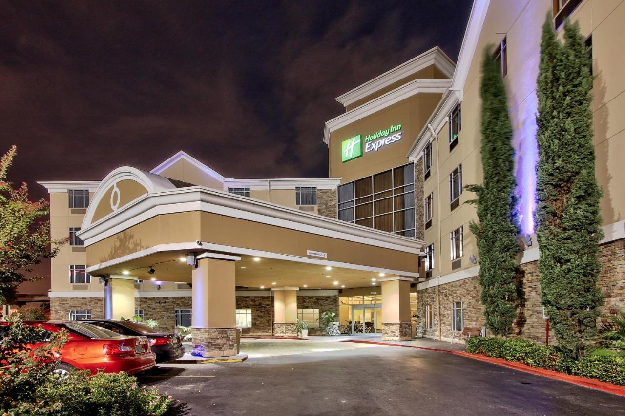 Holiday Inn Express Hotel & Suites Houston-Downtown Convention Center
