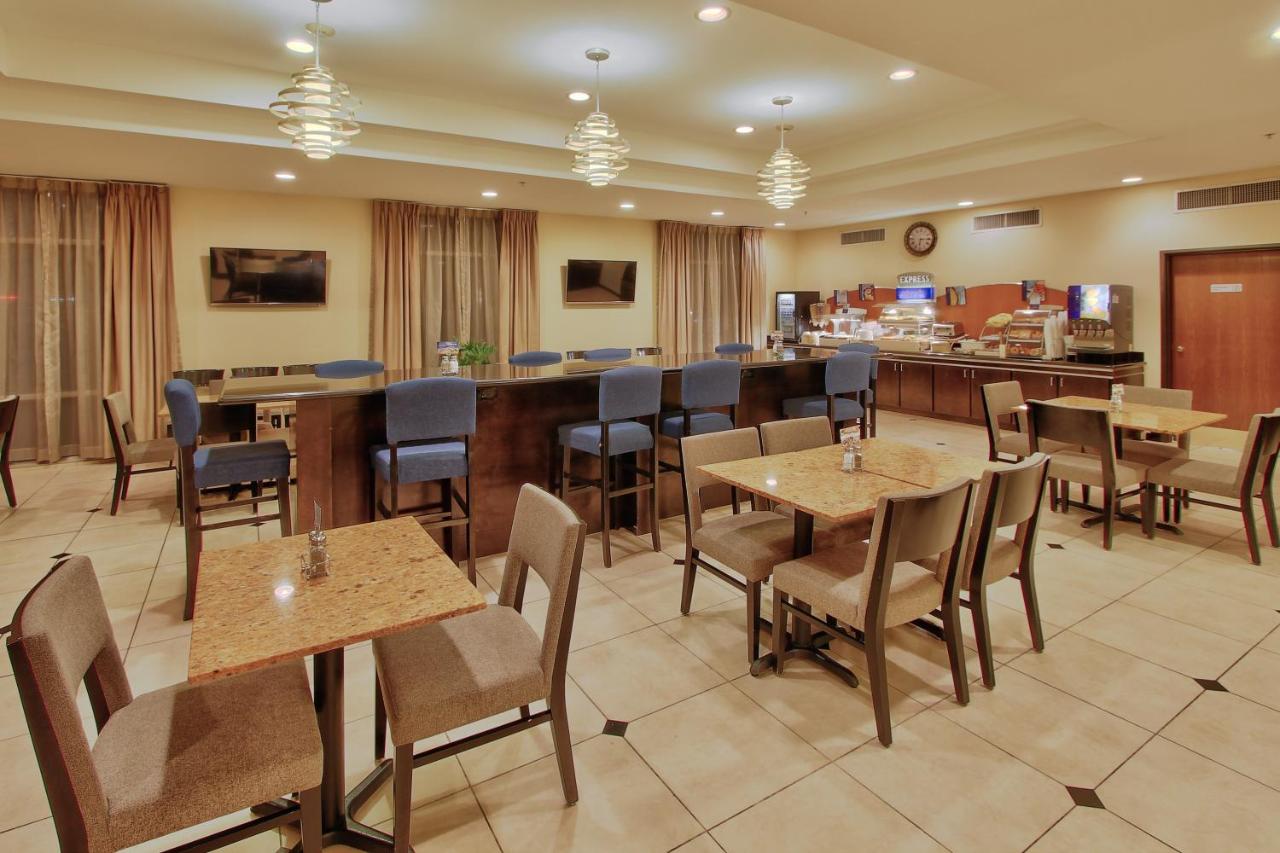 Holiday Inn Express Hotel & Suites Houston-Downtown Convention Center