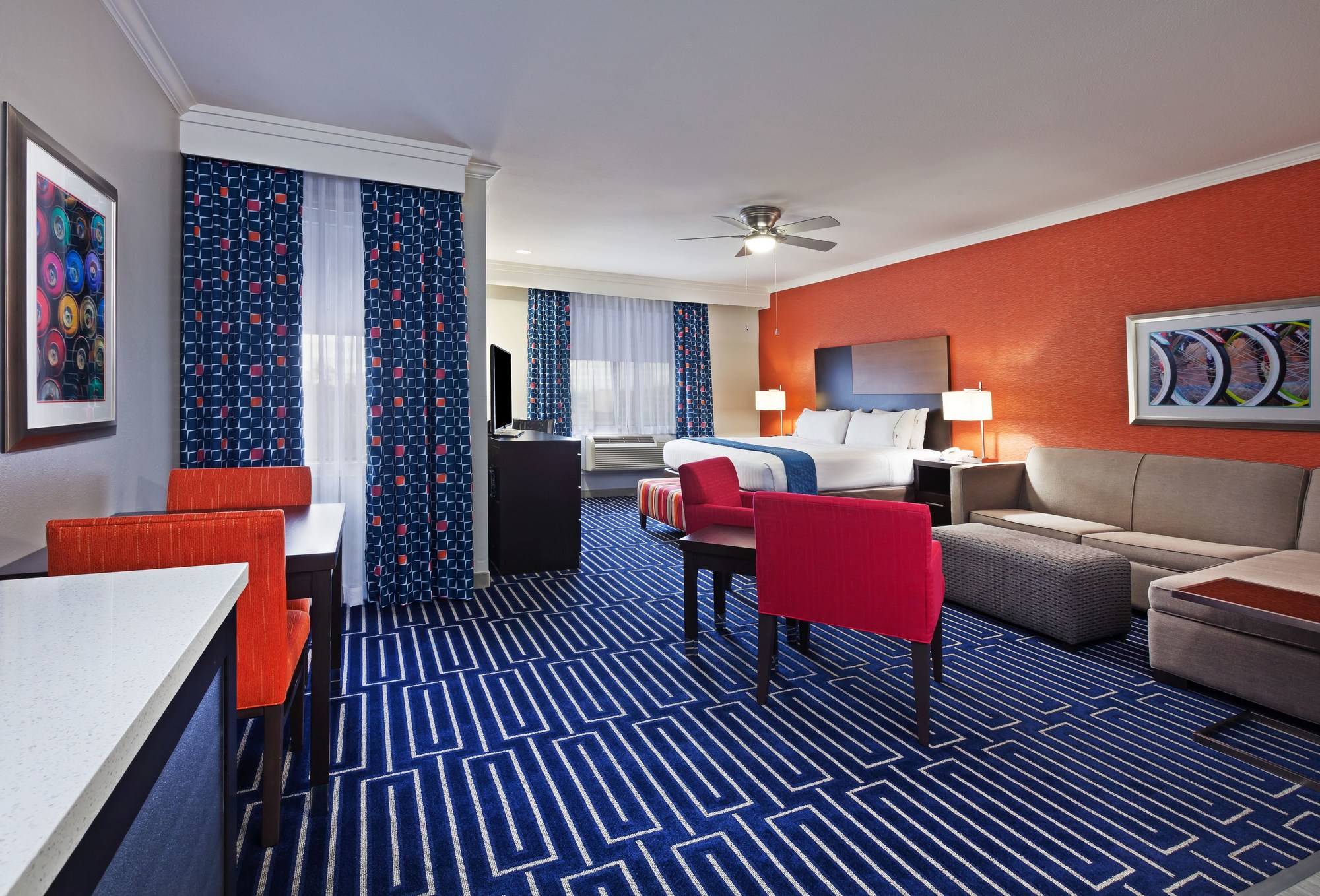 Holiday Inn Express & Suites Houston East