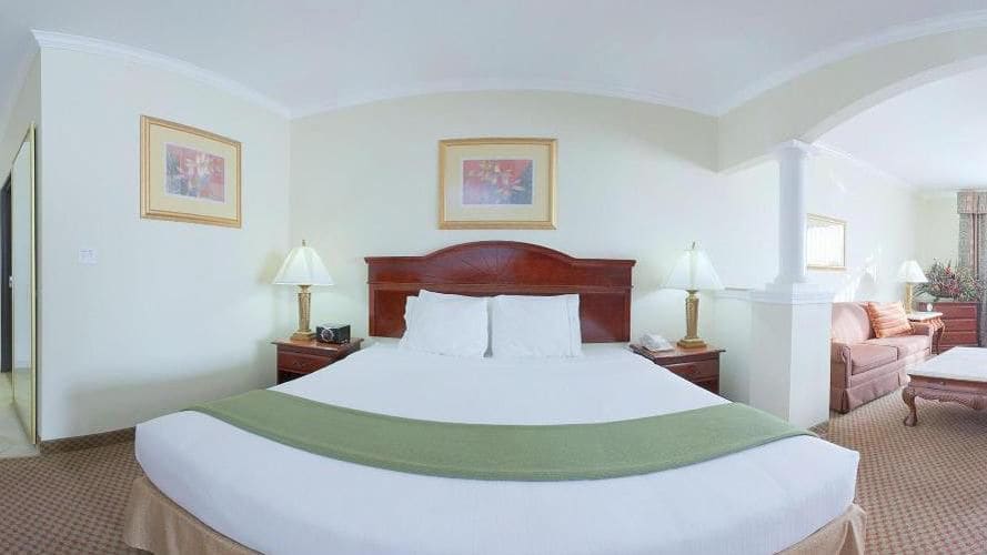 Holiday Inn Express & Suites Houston East