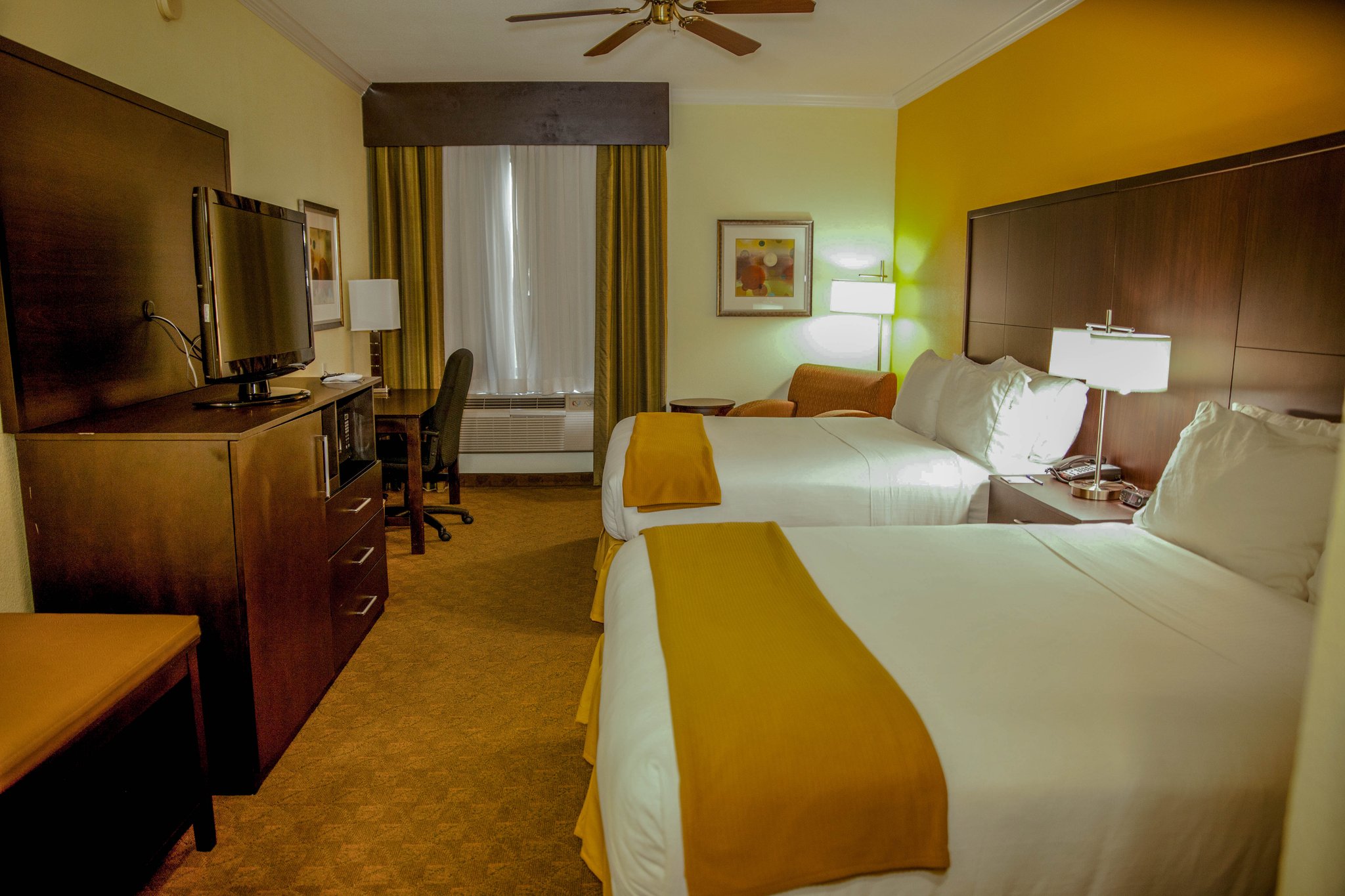 Holiday Inn Express Hotel & Suites Houston North Intercontinental