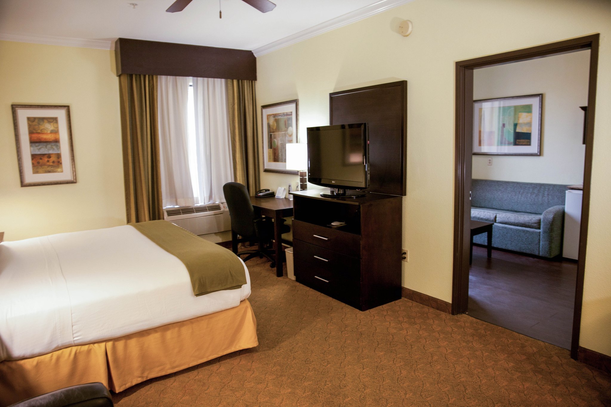 Holiday Inn Express Hotel & Suites Houston North Intercontinental