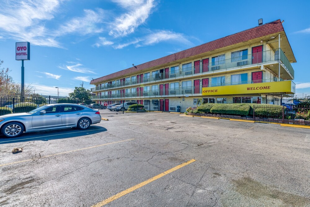 Hotel Houston Southwest I-69 by OYO