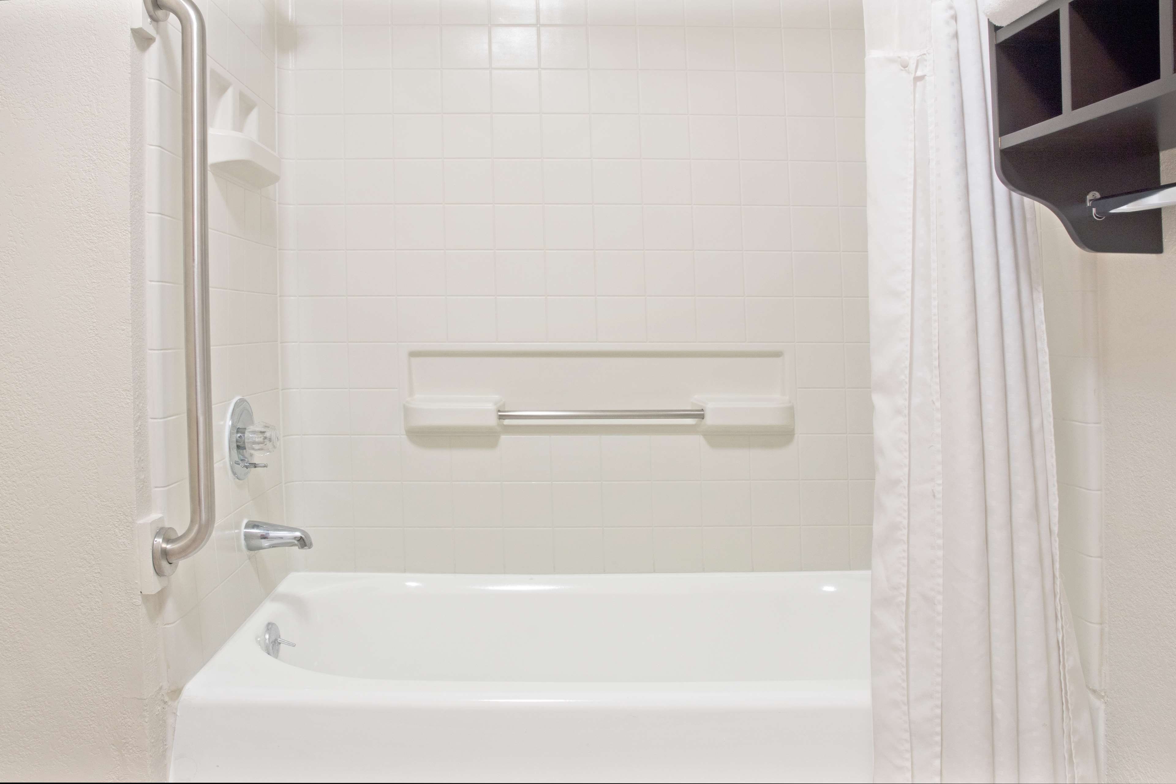 Howard Johnson by Wyndham Houston Downtown