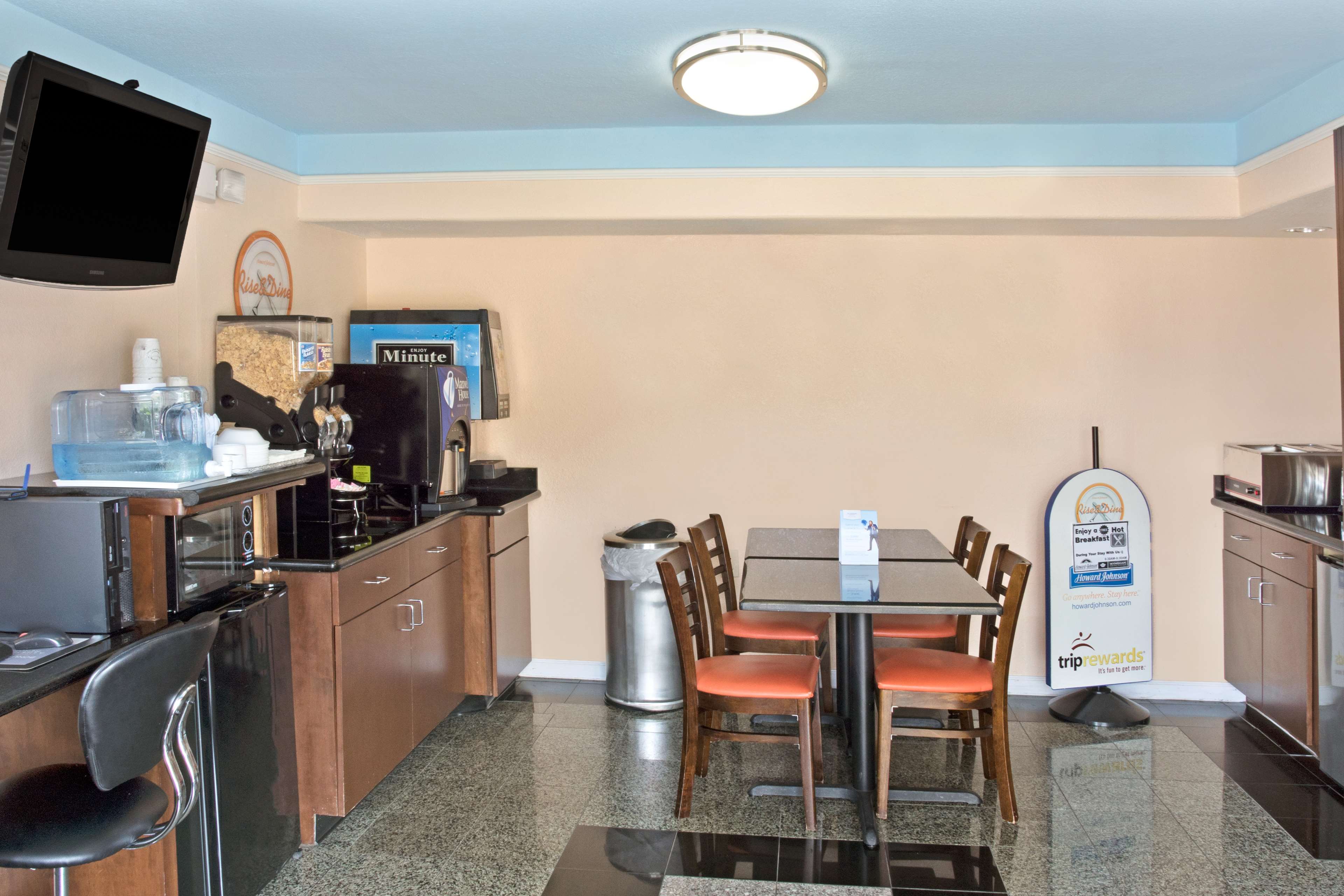 Howard Johnson by Wyndham Houston Downtown