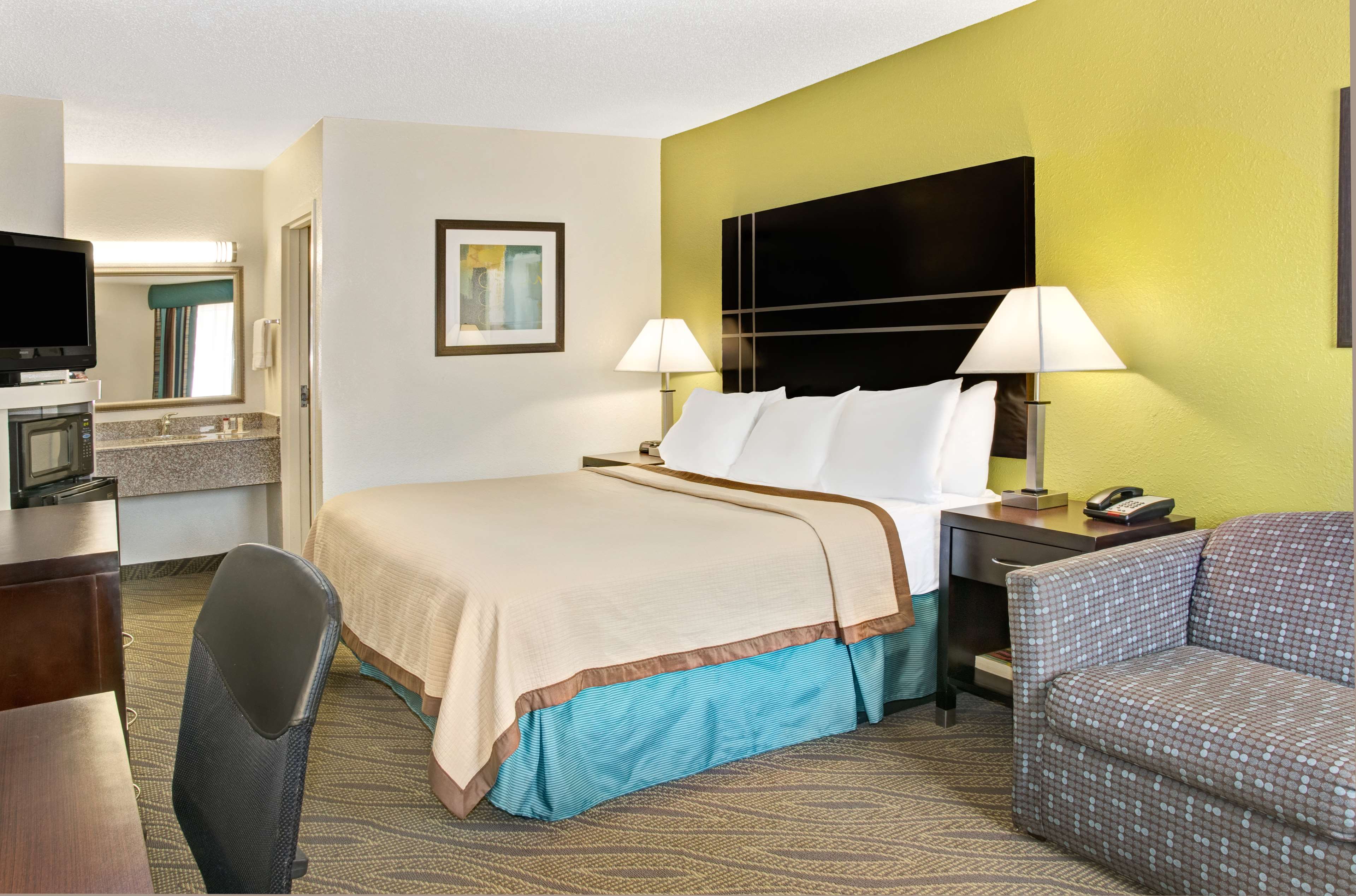 Howard Johnson by Wyndham Houston Downtown