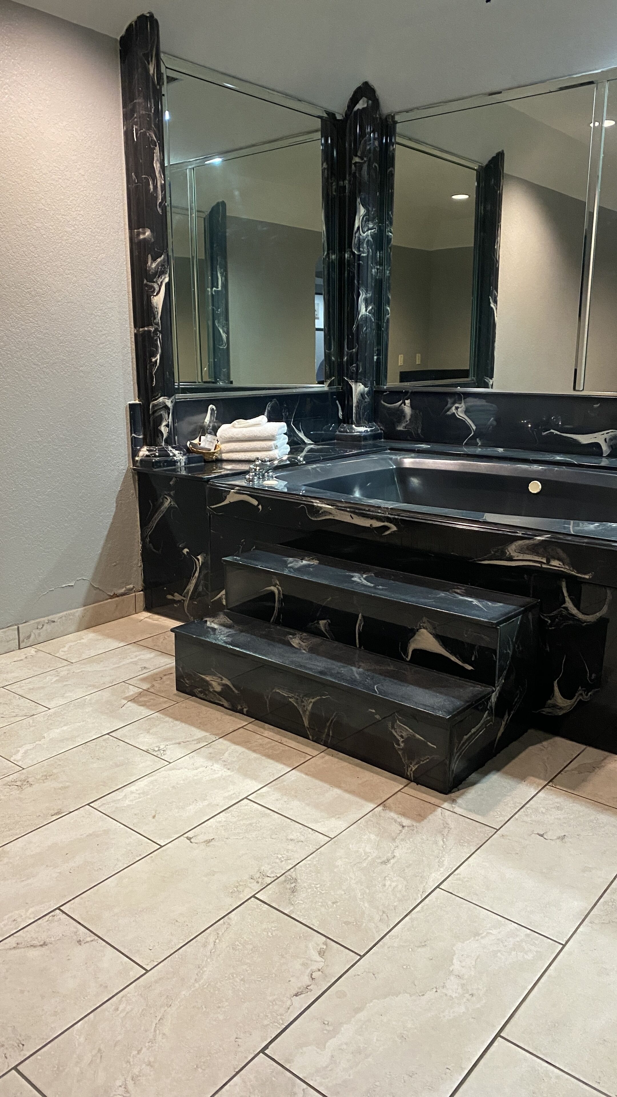Island Suites Hobby Airport