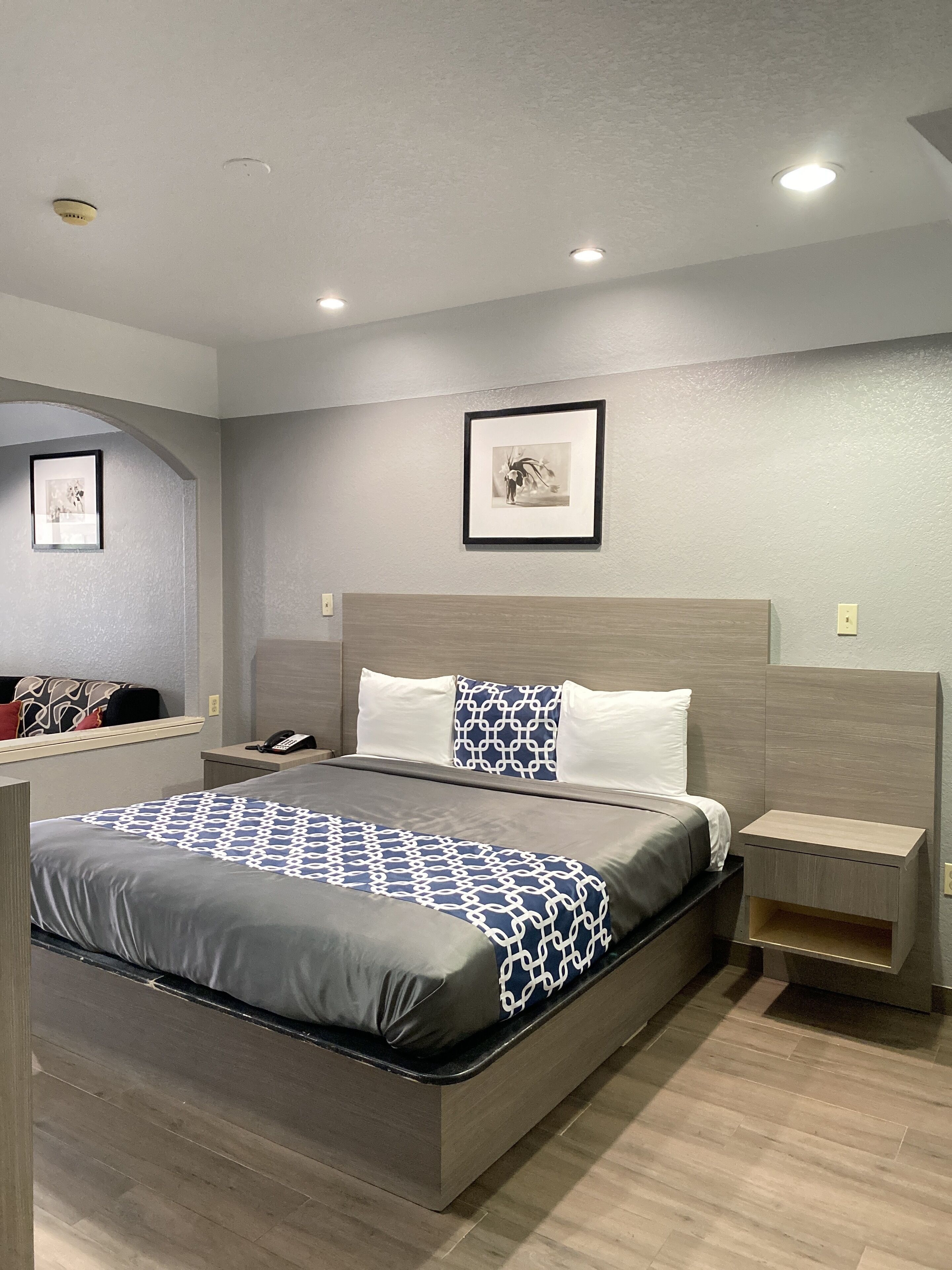 Island Suites Hobby Airport