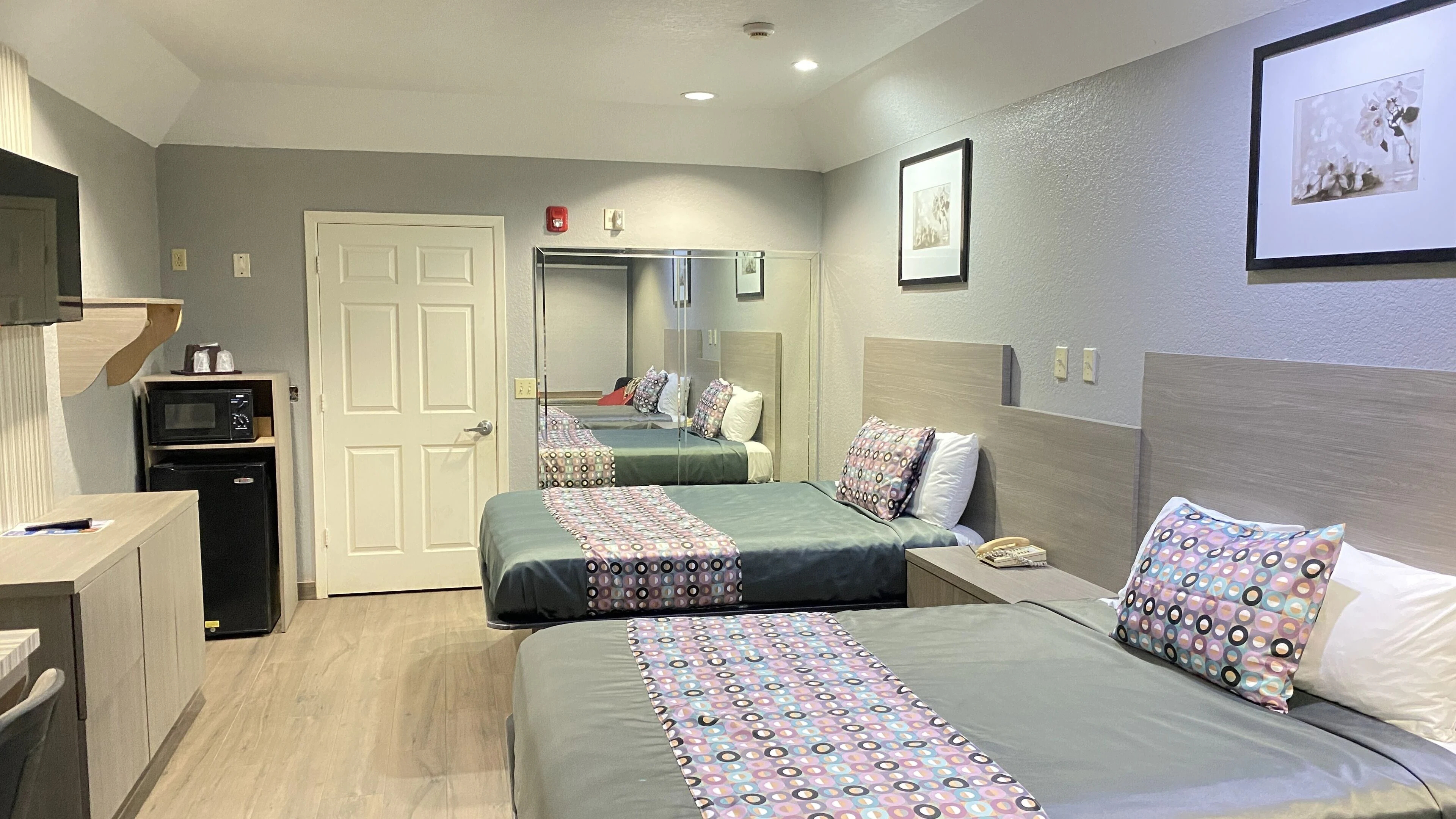 Island Suites Hobby Airport