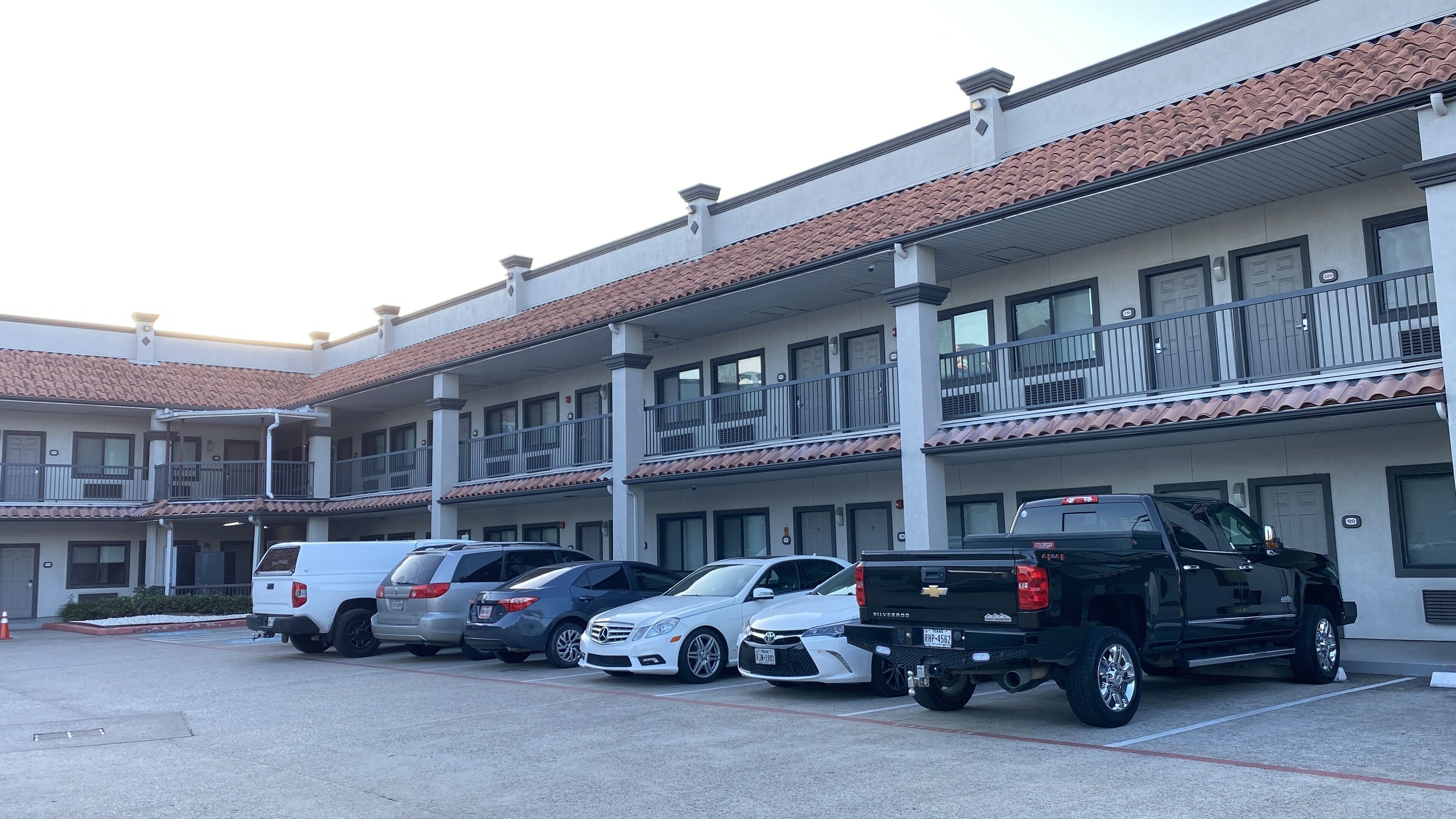 Island Suites Hobby Airport