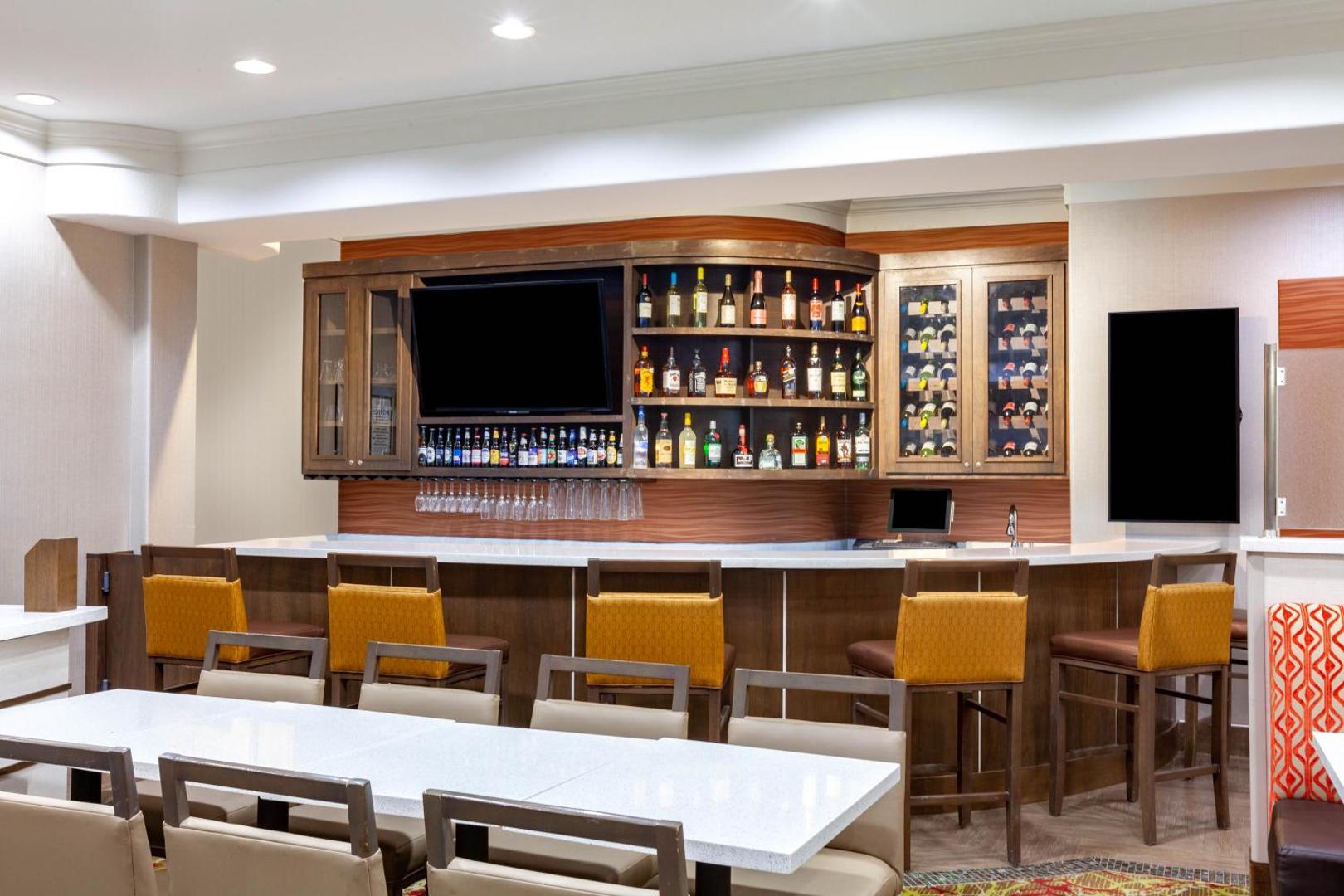 La Quinta Inn & Suites by Wyndham Houston Channelview