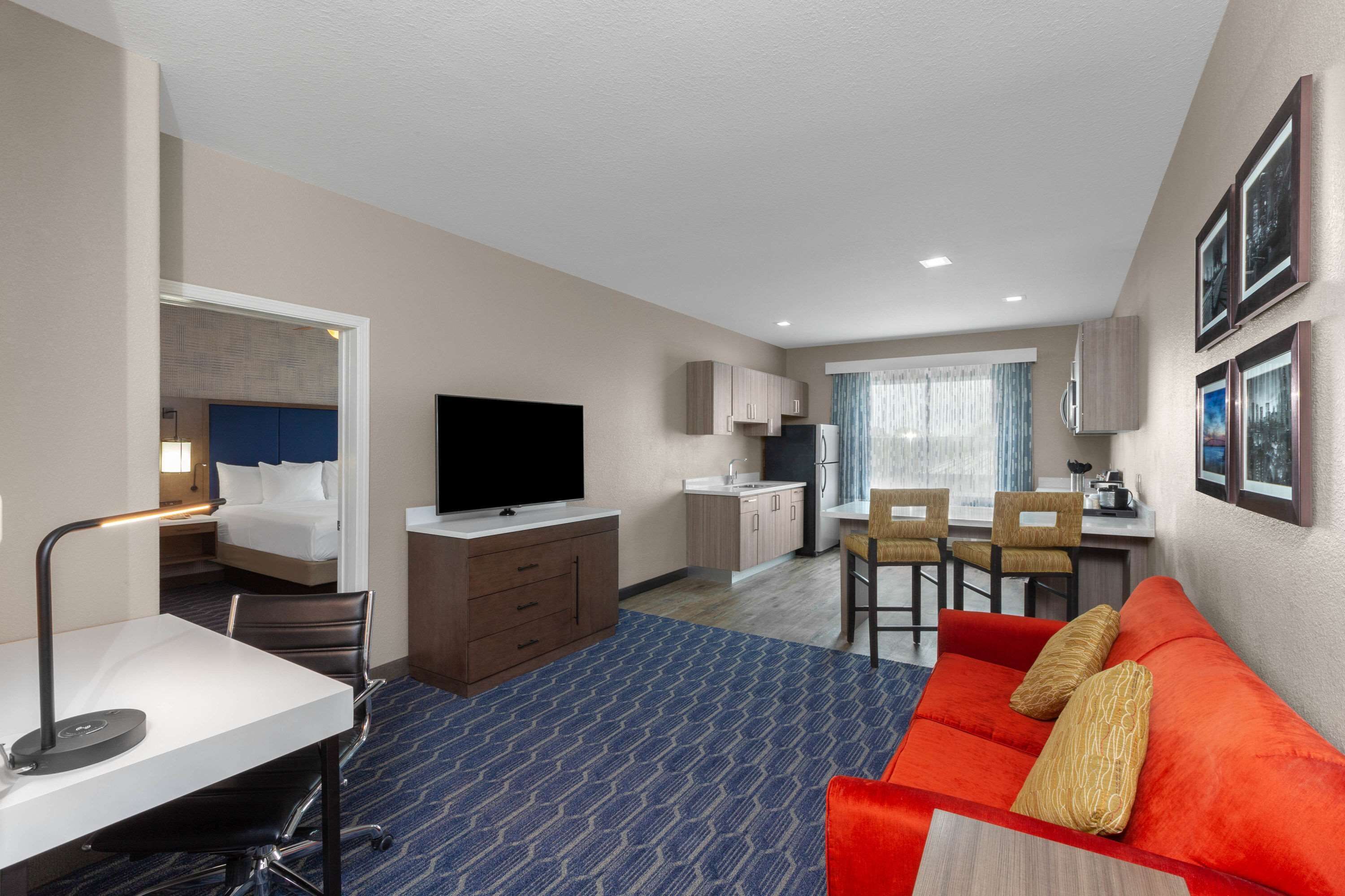 La Quinta Inn & Suites by Wyndham Houston Channelview