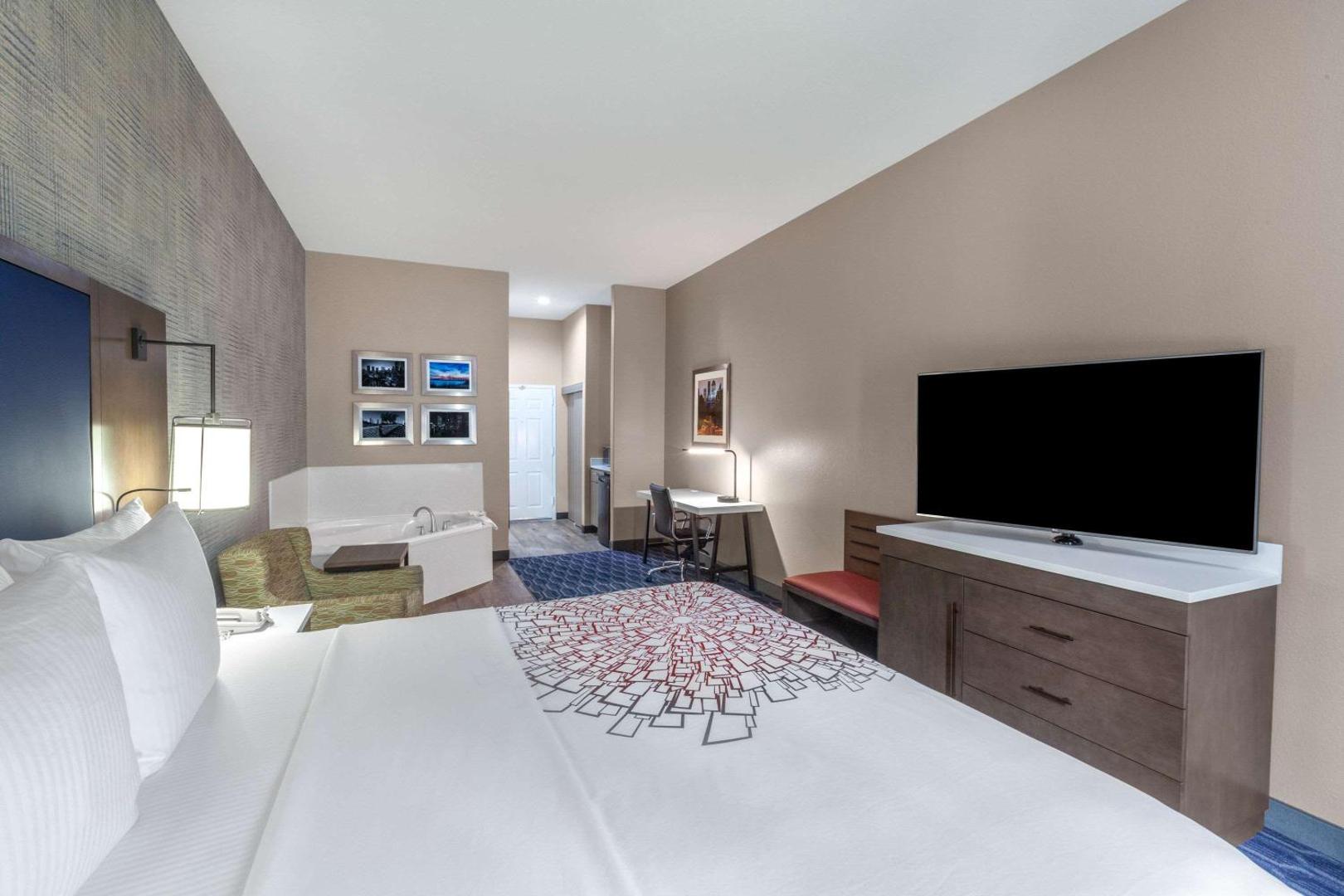 La Quinta Inn & Suites by Wyndham Houston Channelview