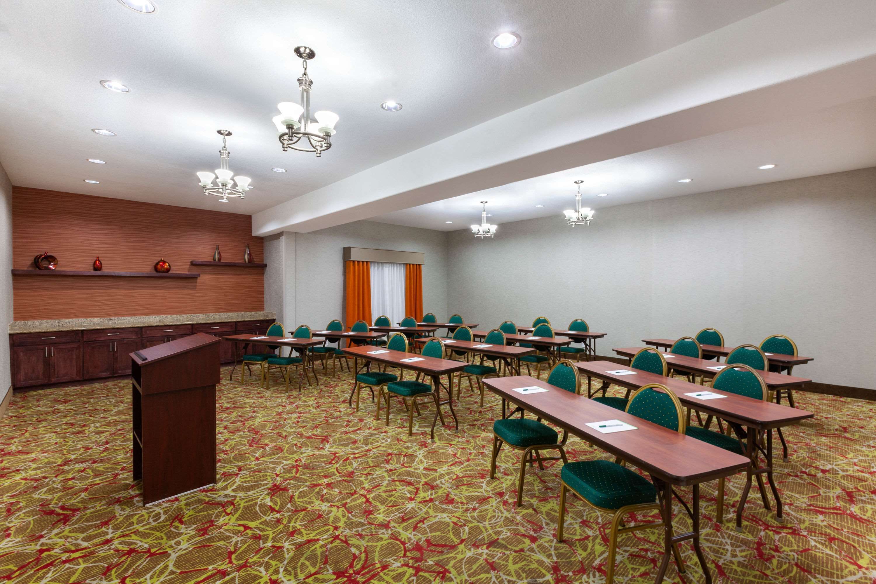 La Quinta Inn & Suites by Wyndham Houston Channelview