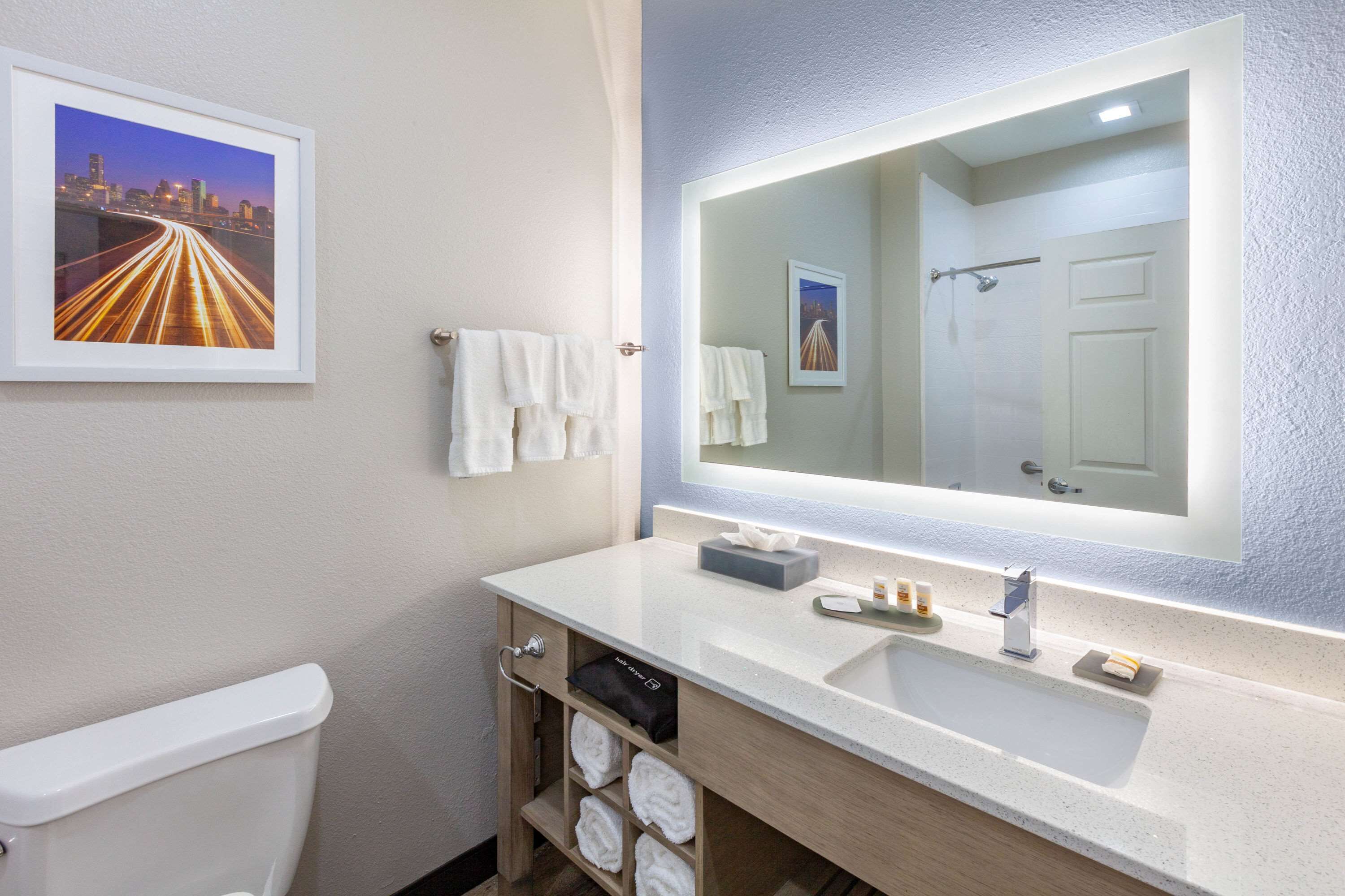 La Quinta Inn & Suites by Wyndham Houston Channelview