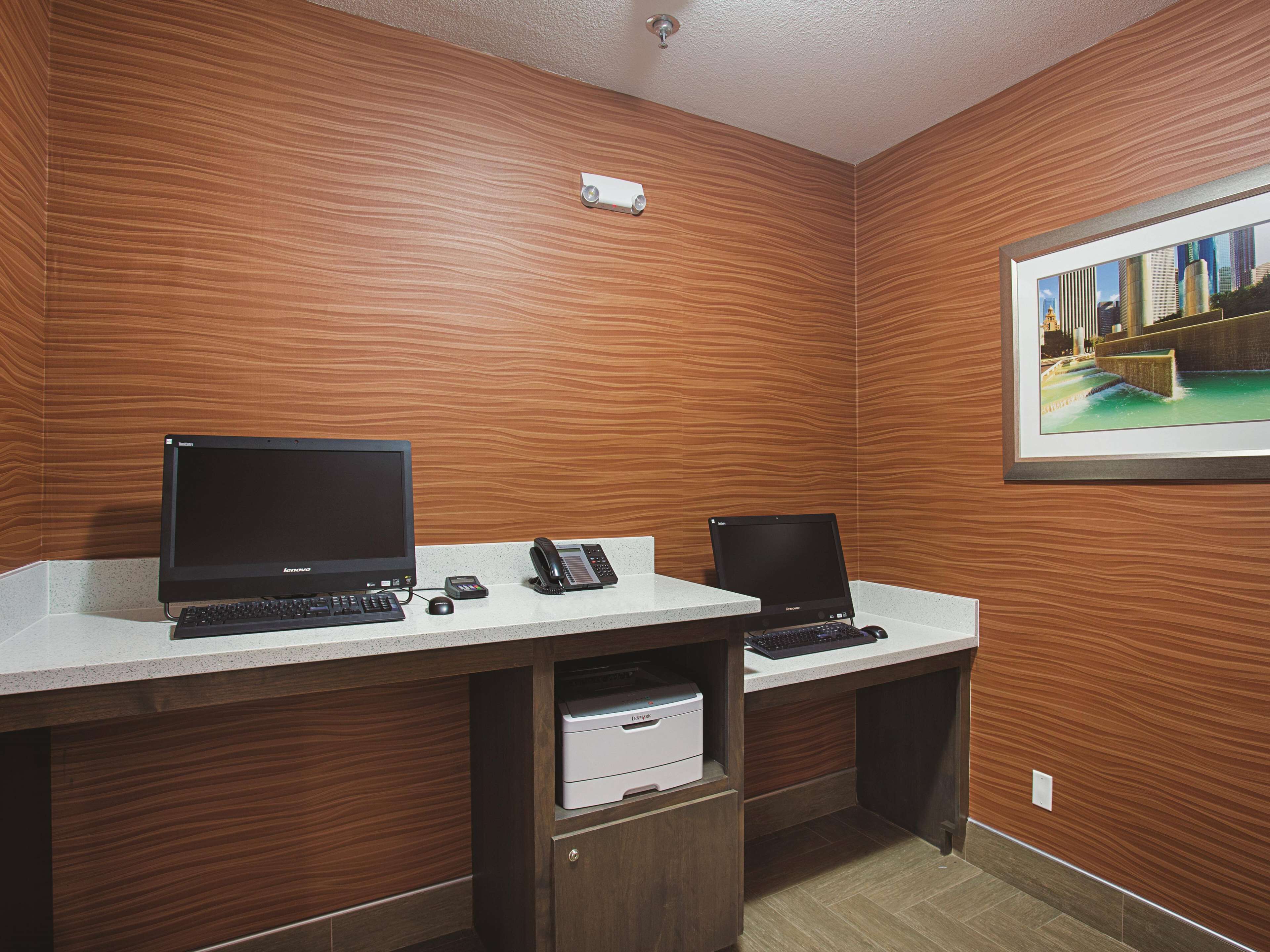 La Quinta Inn & Suites by Wyndham Houston Channelview