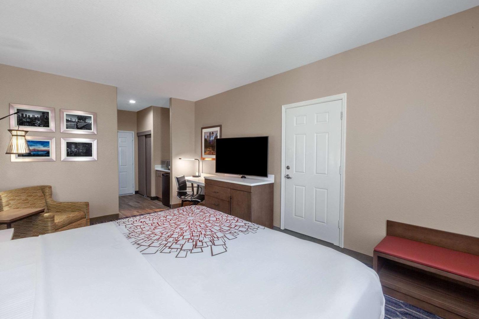 La Quinta Inn & Suites by Wyndham Houston Channelview