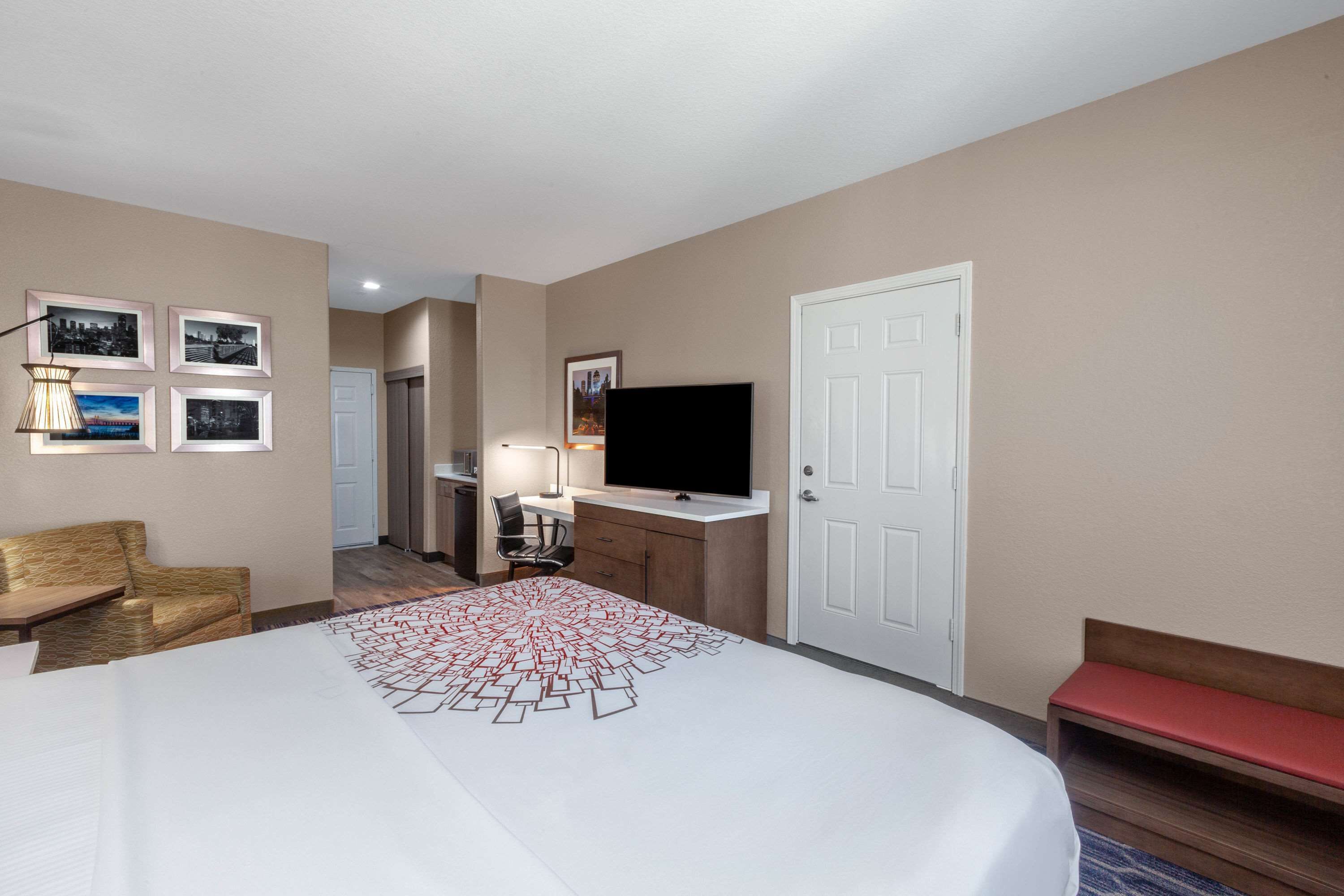 La Quinta Inn & Suites by Wyndham Houston Channelview