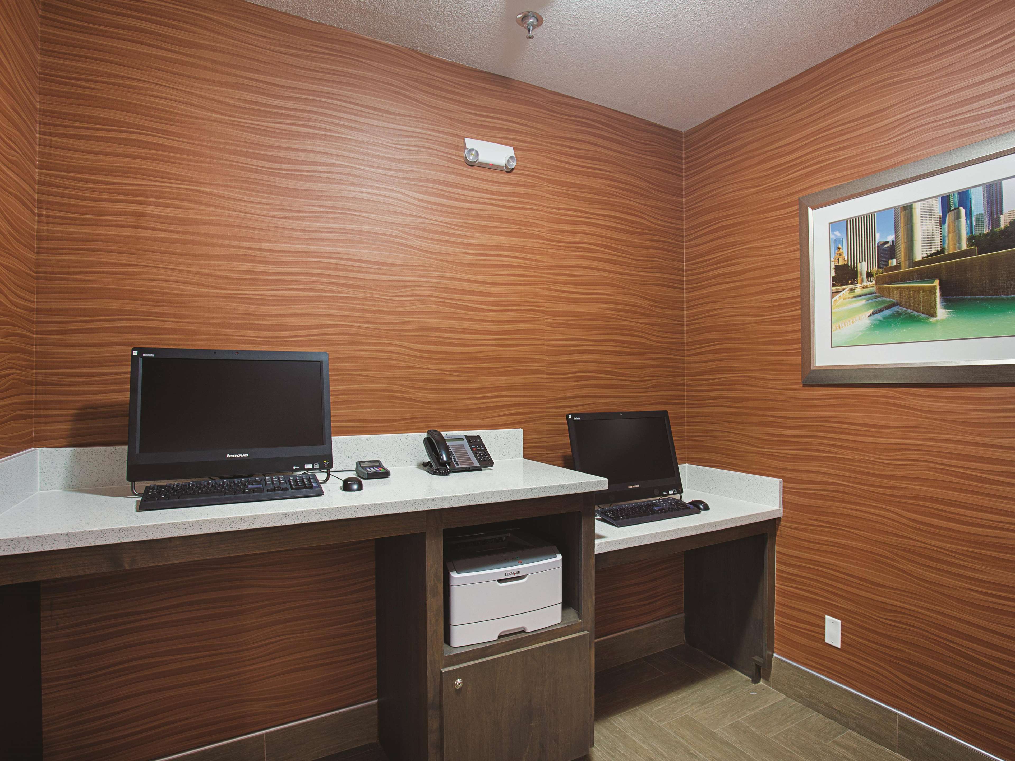 La Quinta Inn & Suites by Wyndham Houston Channelview