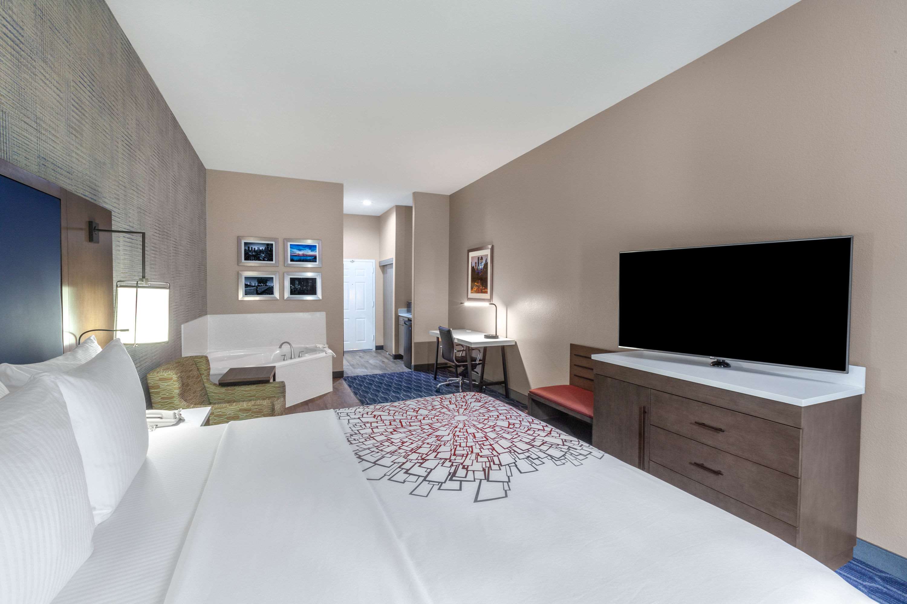 La Quinta Inn & Suites by Wyndham Houston Channelview