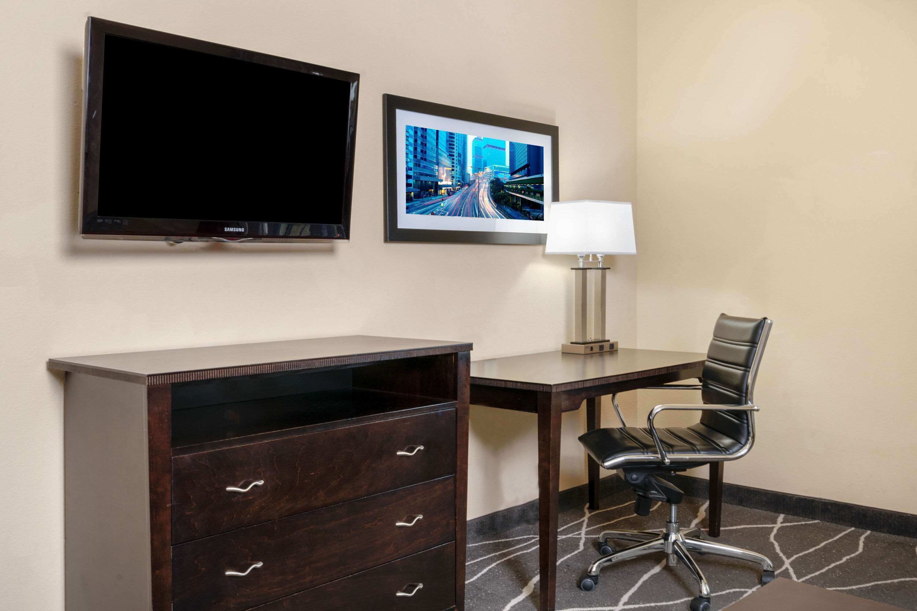 La Quinta Inn & Suites by Wyndham Houston Energy Corridor