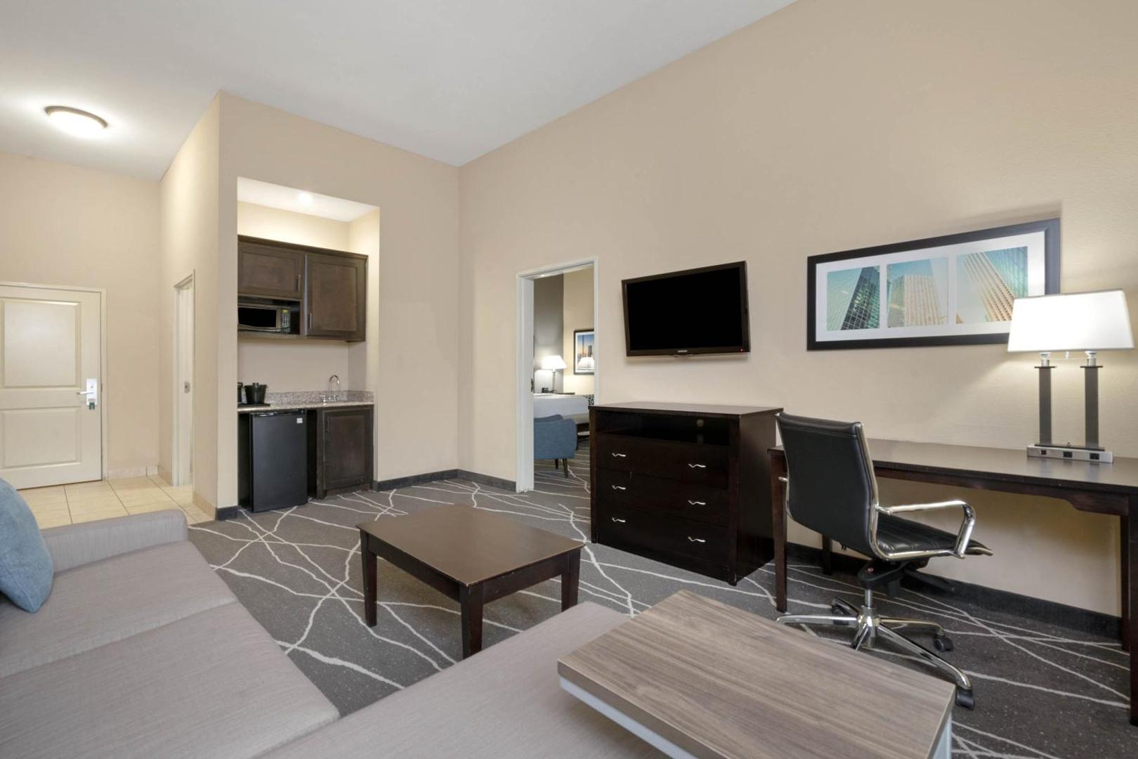 La Quinta Inn & Suites by Wyndham Houston Energy Corridor