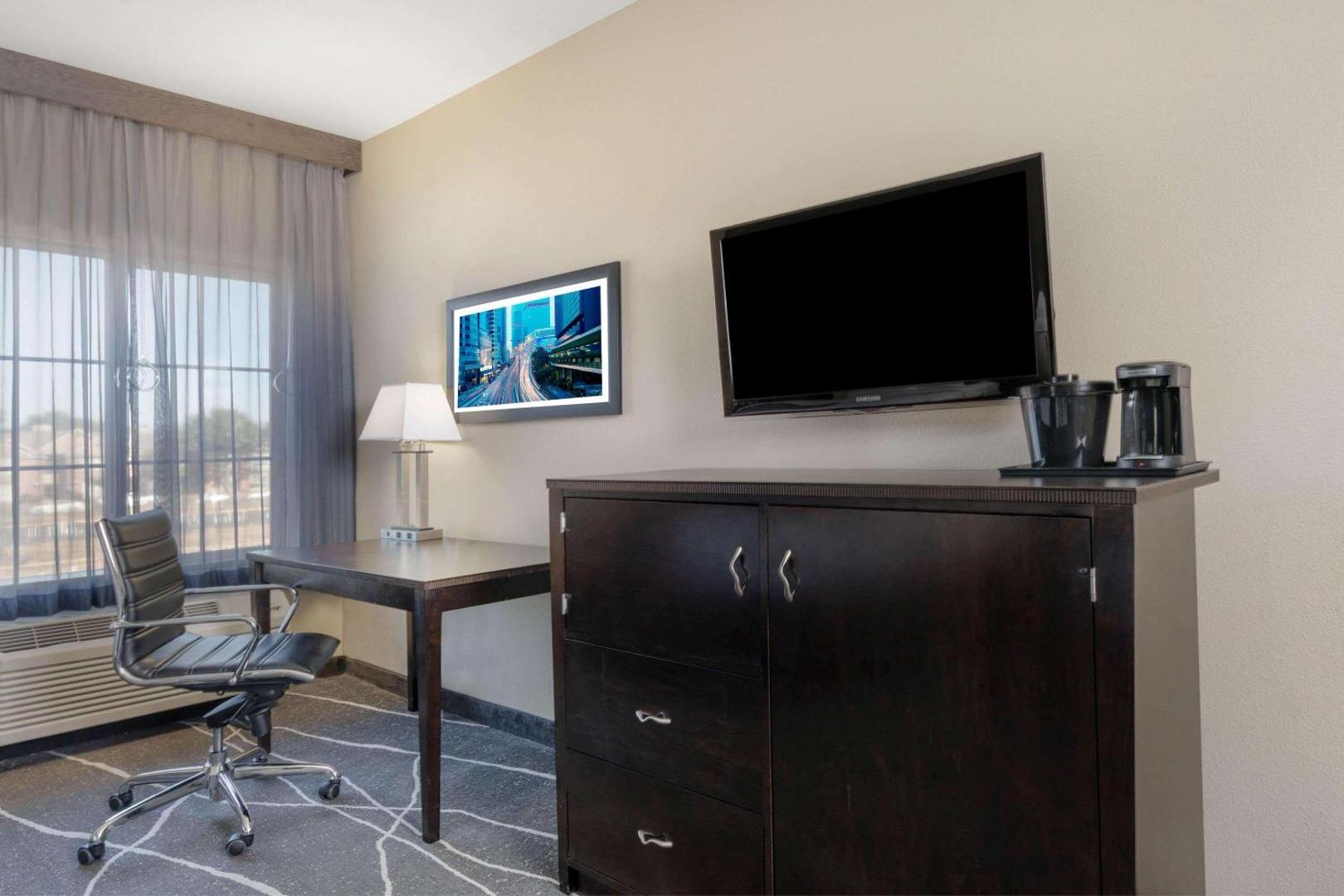 La Quinta Inn & Suites by Wyndham Houston Energy Corridor