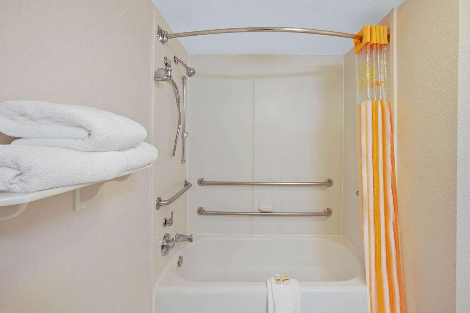 La Quinta Inn & Suites by Wyndham Houston Galleria Area